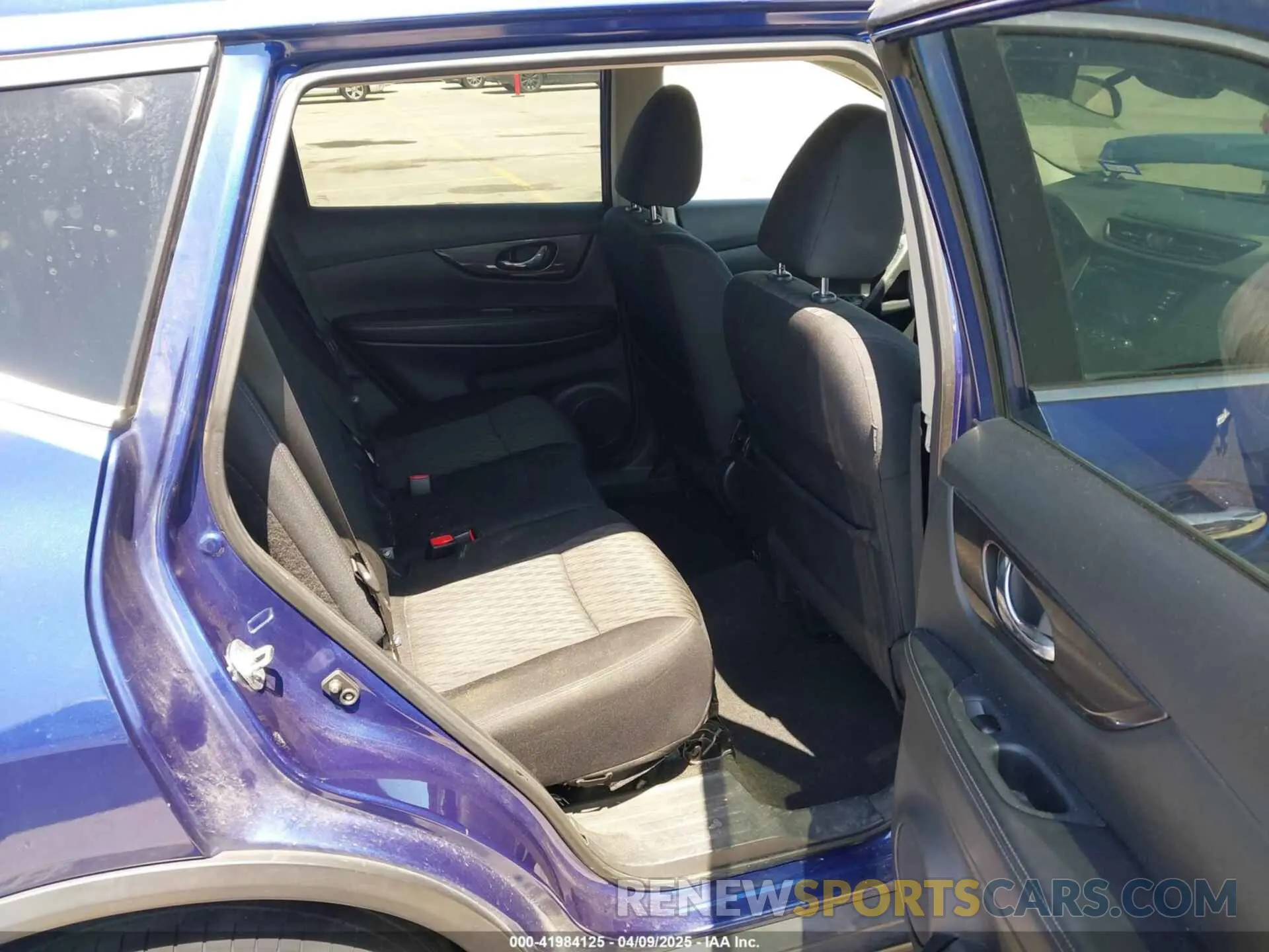 8 Photograph of a damaged car 5N1AT2MT1KC802517 NISSAN ROGUE 2019