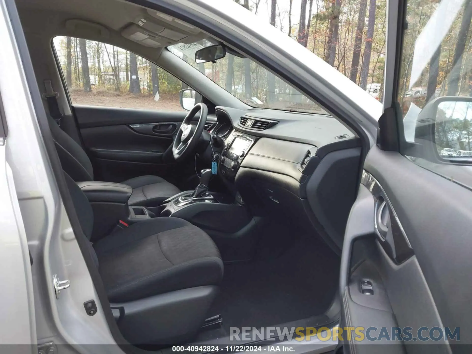 5 Photograph of a damaged car 5N1AT2MT1KC814330 NISSAN ROGUE 2019