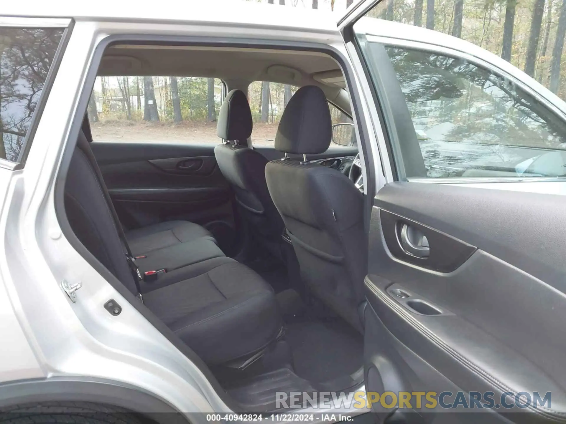 8 Photograph of a damaged car 5N1AT2MT1KC814330 NISSAN ROGUE 2019