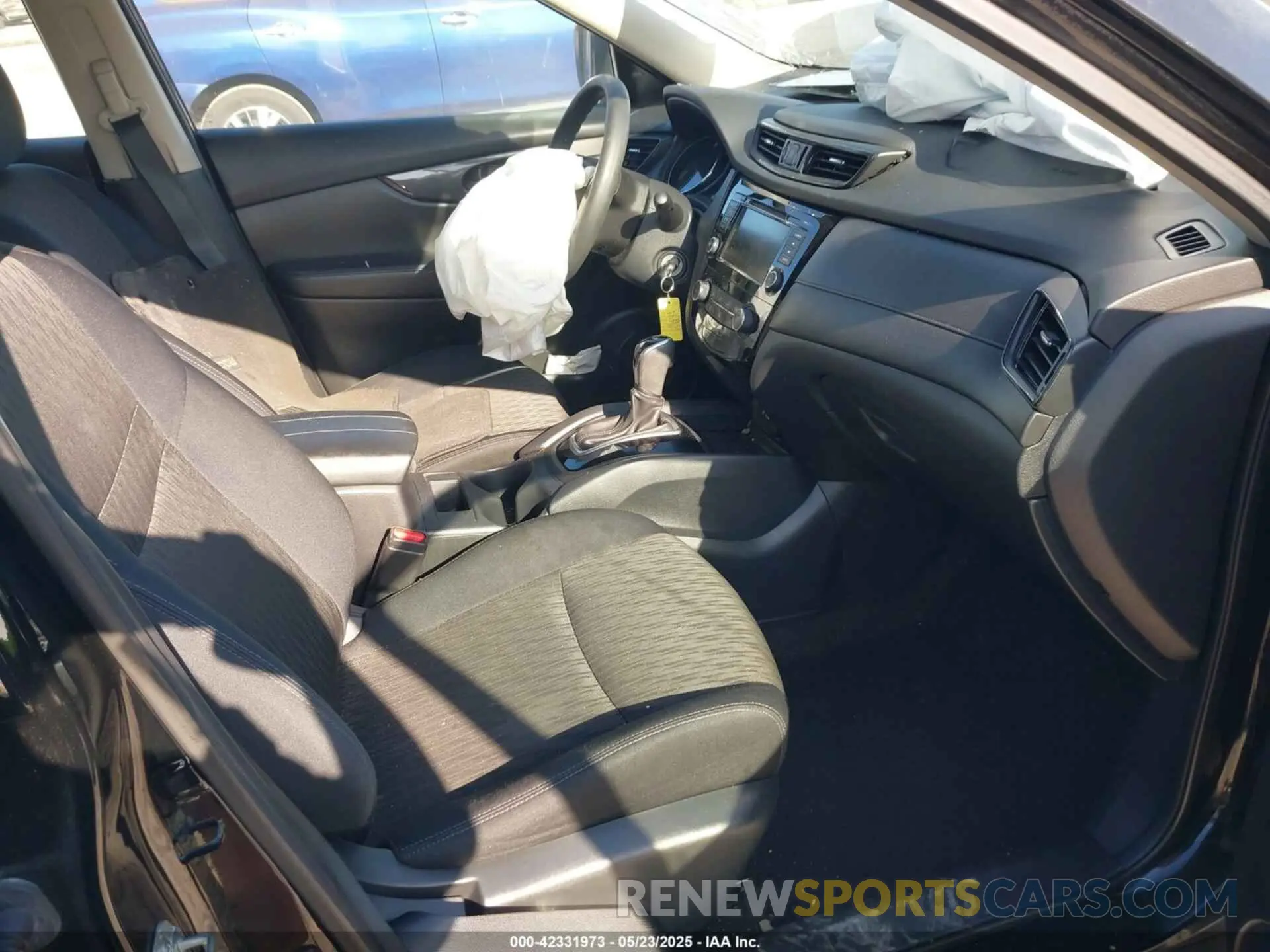 5 Photograph of a damaged car 5N1AT2MT2KC768720 NISSAN ROGUE 2019