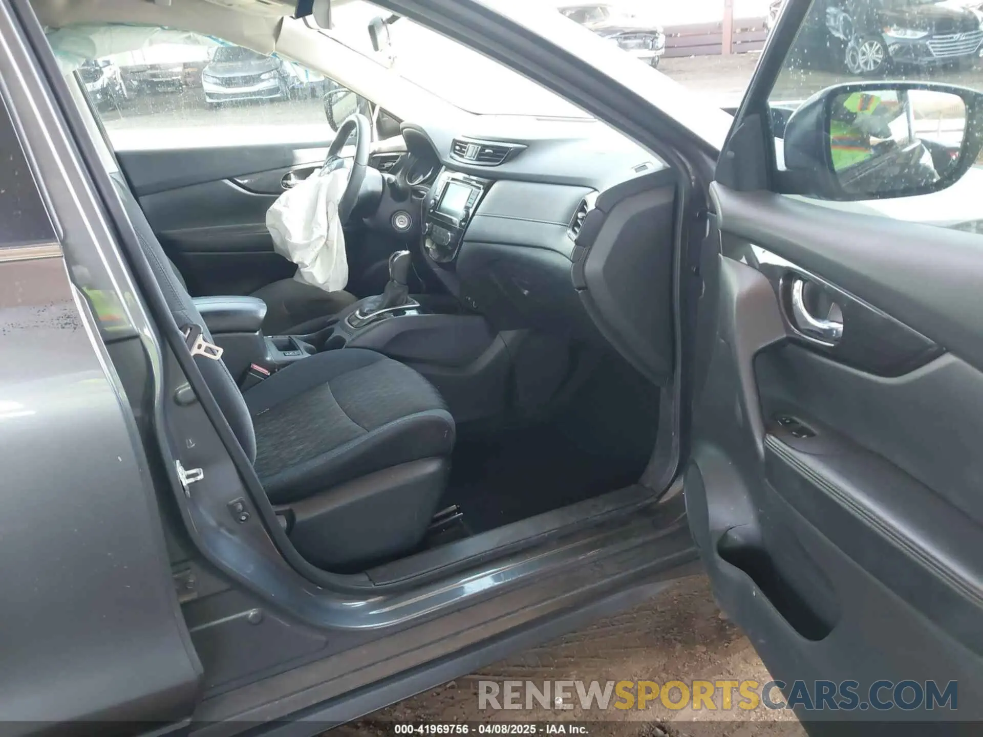 5 Photograph of a damaged car 5N1AT2MT2KC809606 NISSAN ROGUE 2019