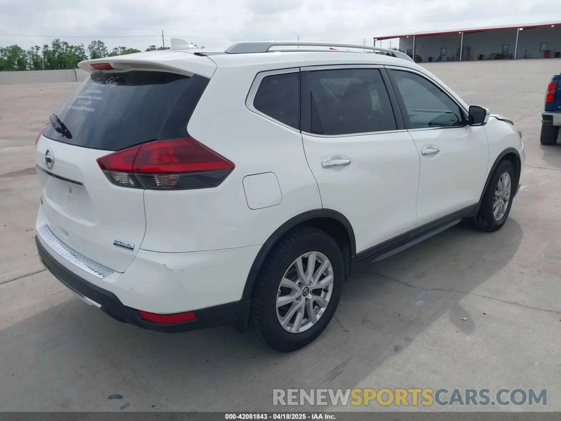 4 Photograph of a damaged car 5N1AT2MT2KC827488 NISSAN ROGUE 2019