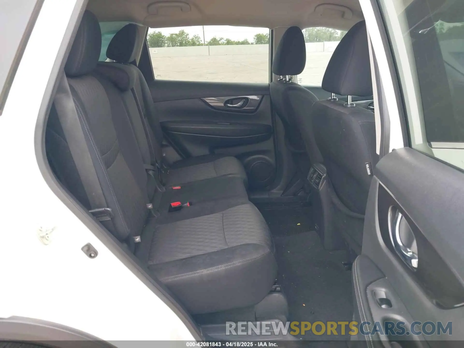 8 Photograph of a damaged car 5N1AT2MT2KC827488 NISSAN ROGUE 2019