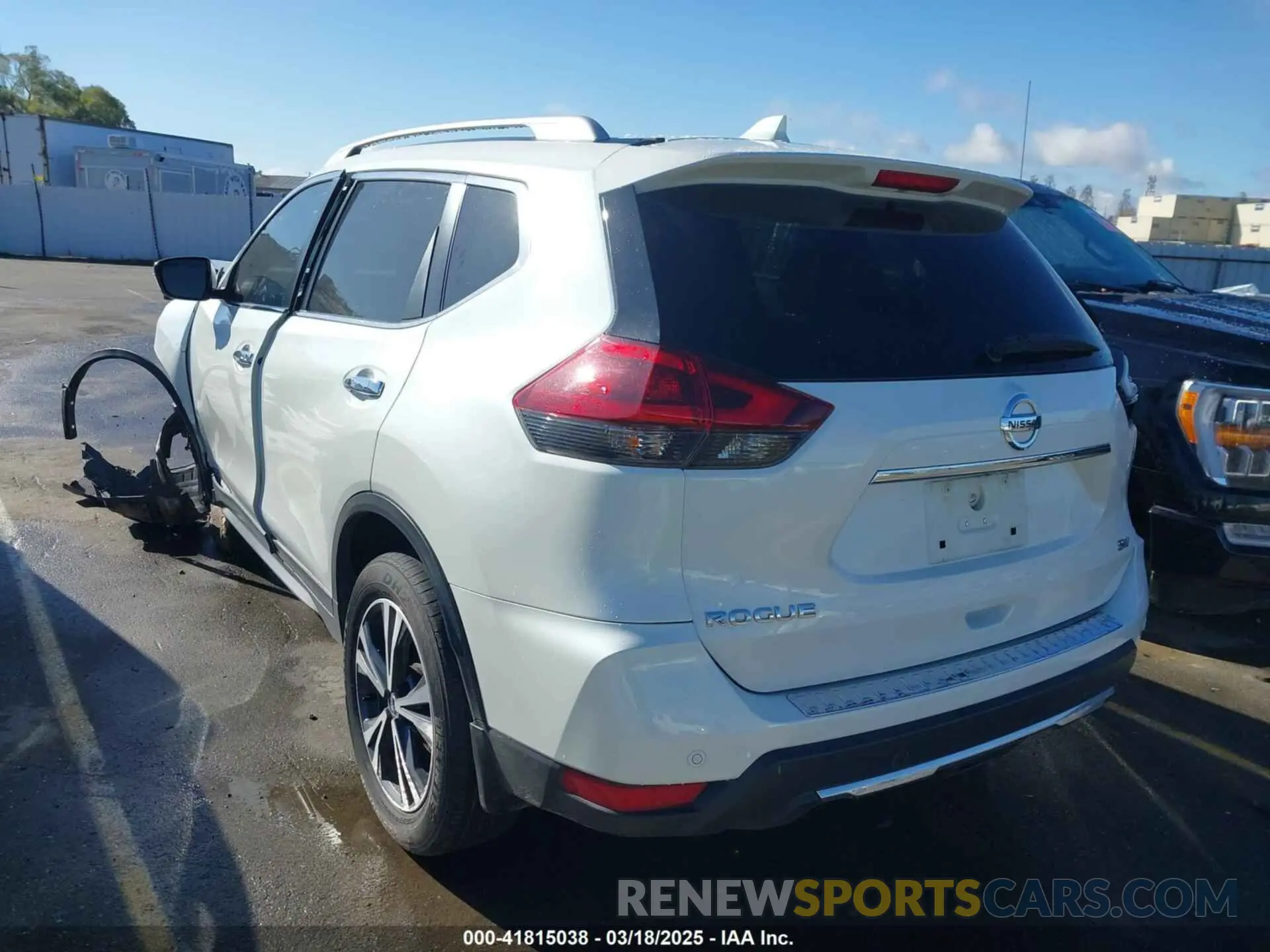 3 Photograph of a damaged car 5N1AT2MT3KC736441 NISSAN ROGUE 2019