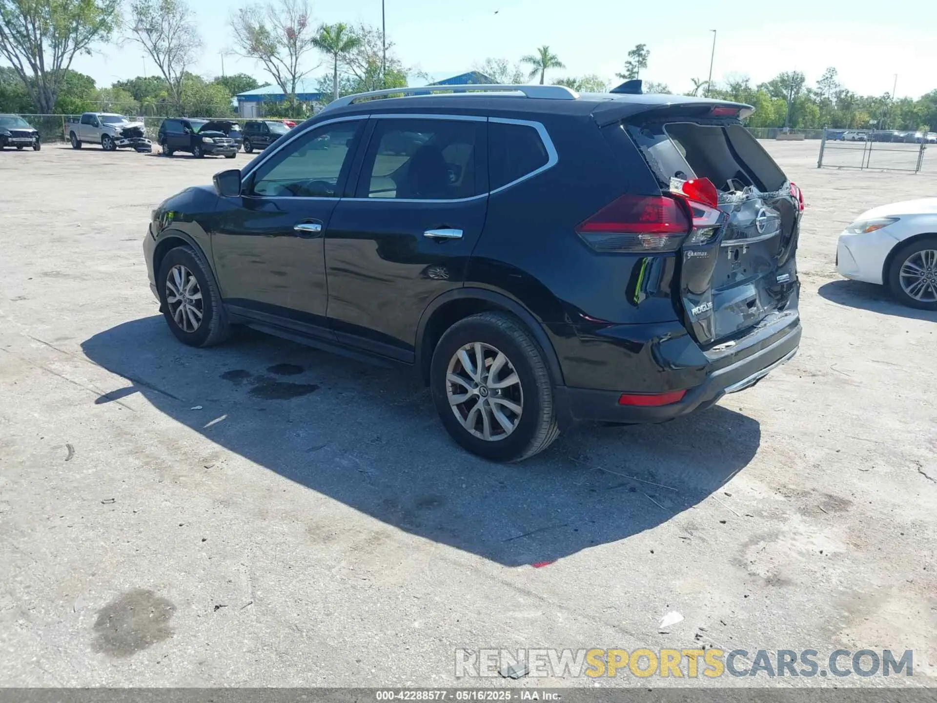 3 Photograph of a damaged car 5N1AT2MT3KC767589 NISSAN ROGUE 2019