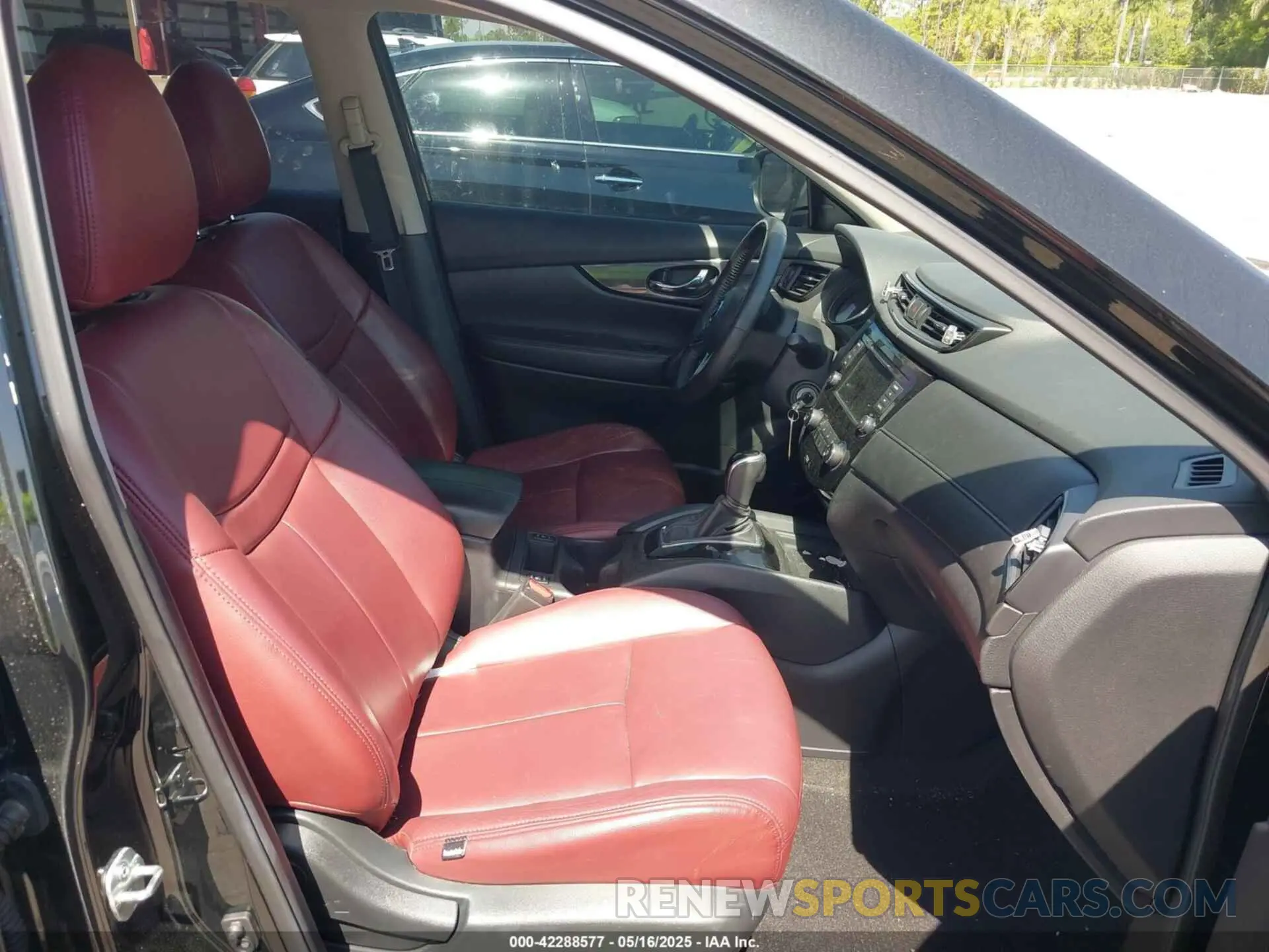 5 Photograph of a damaged car 5N1AT2MT3KC767589 NISSAN ROGUE 2019