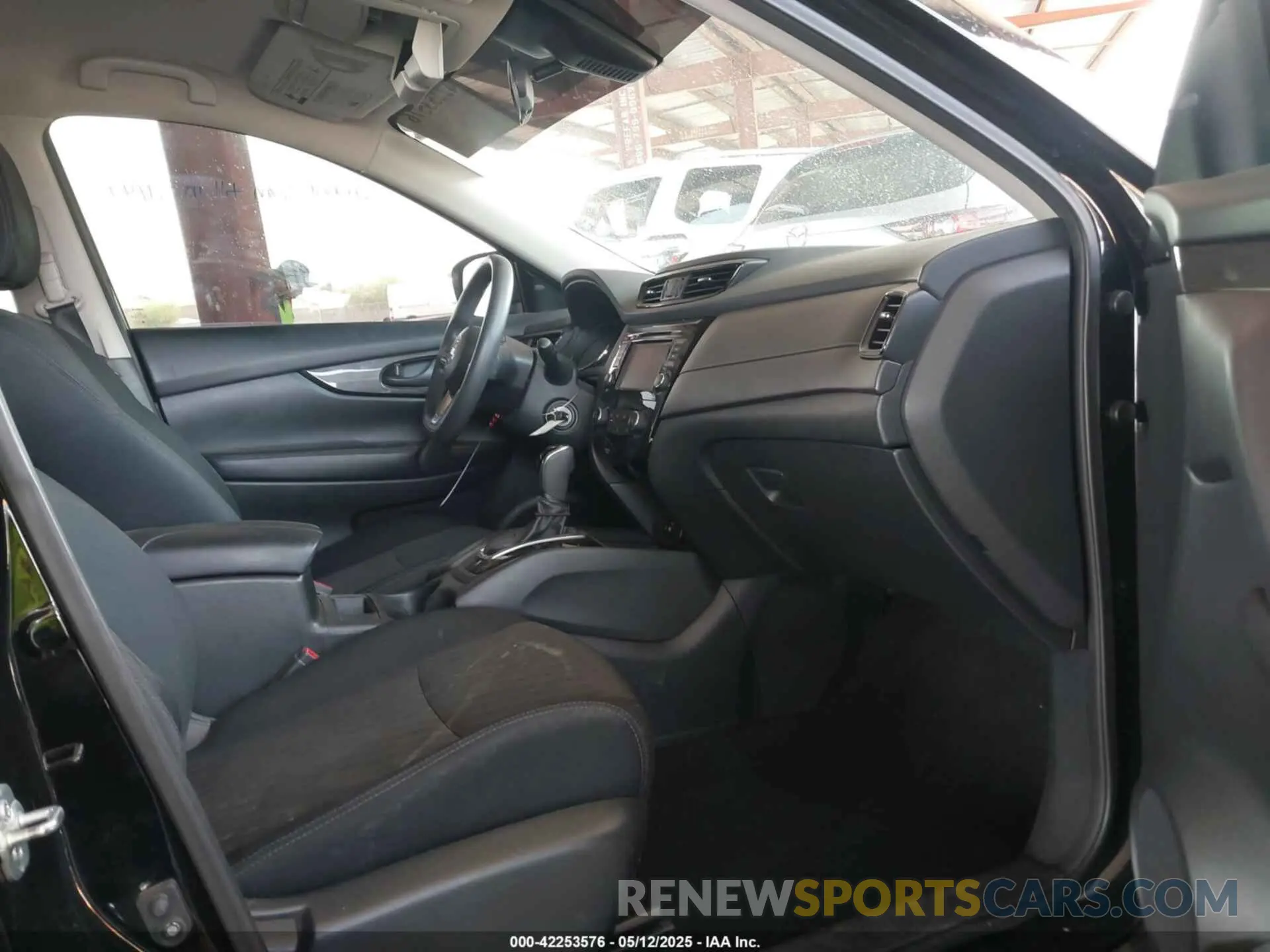 5 Photograph of a damaged car 5N1AT2MT3KC768693 NISSAN ROGUE 2019