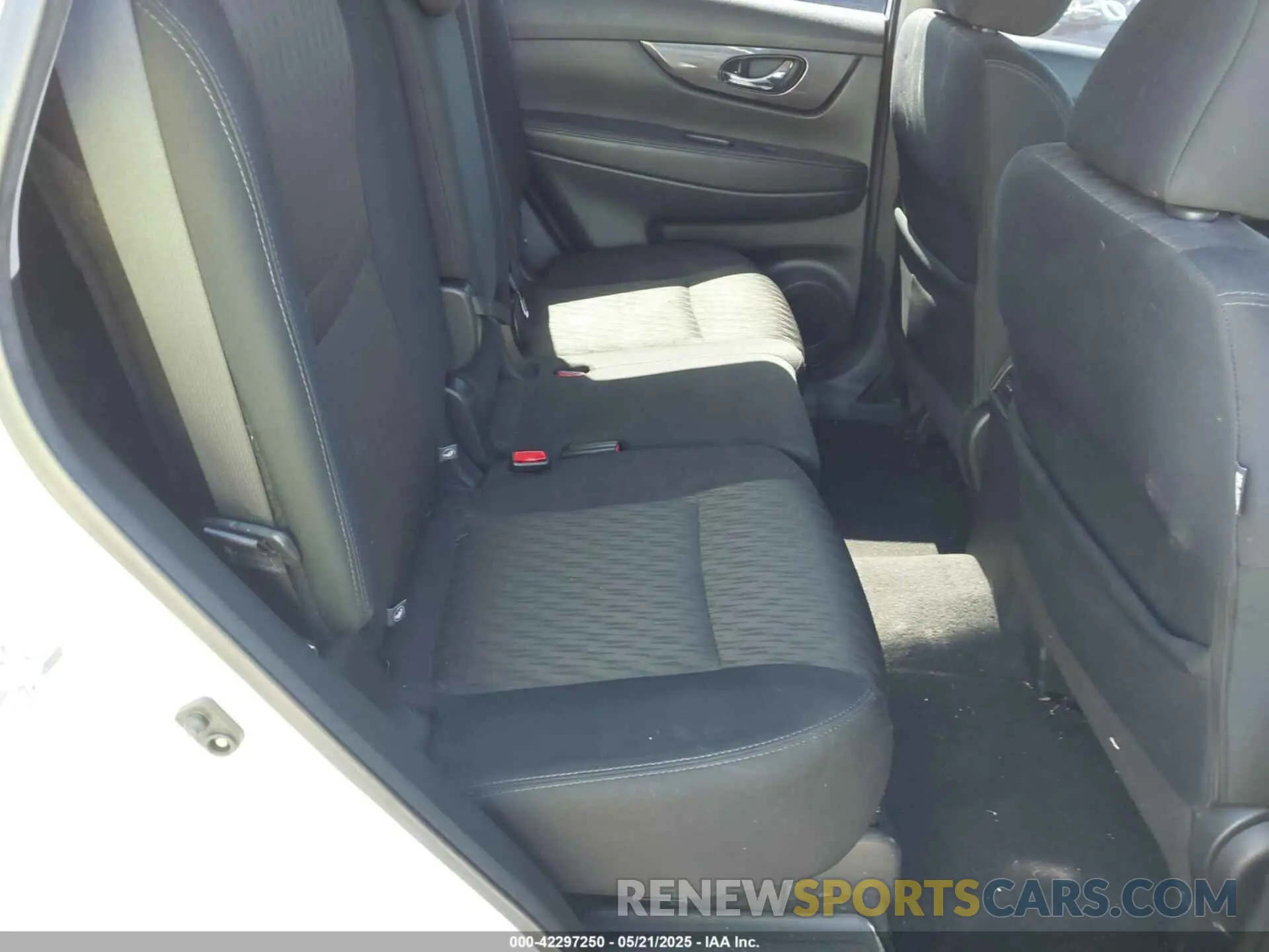 8 Photograph of a damaged car 5N1AT2MT3KC777412 NISSAN ROGUE 2019