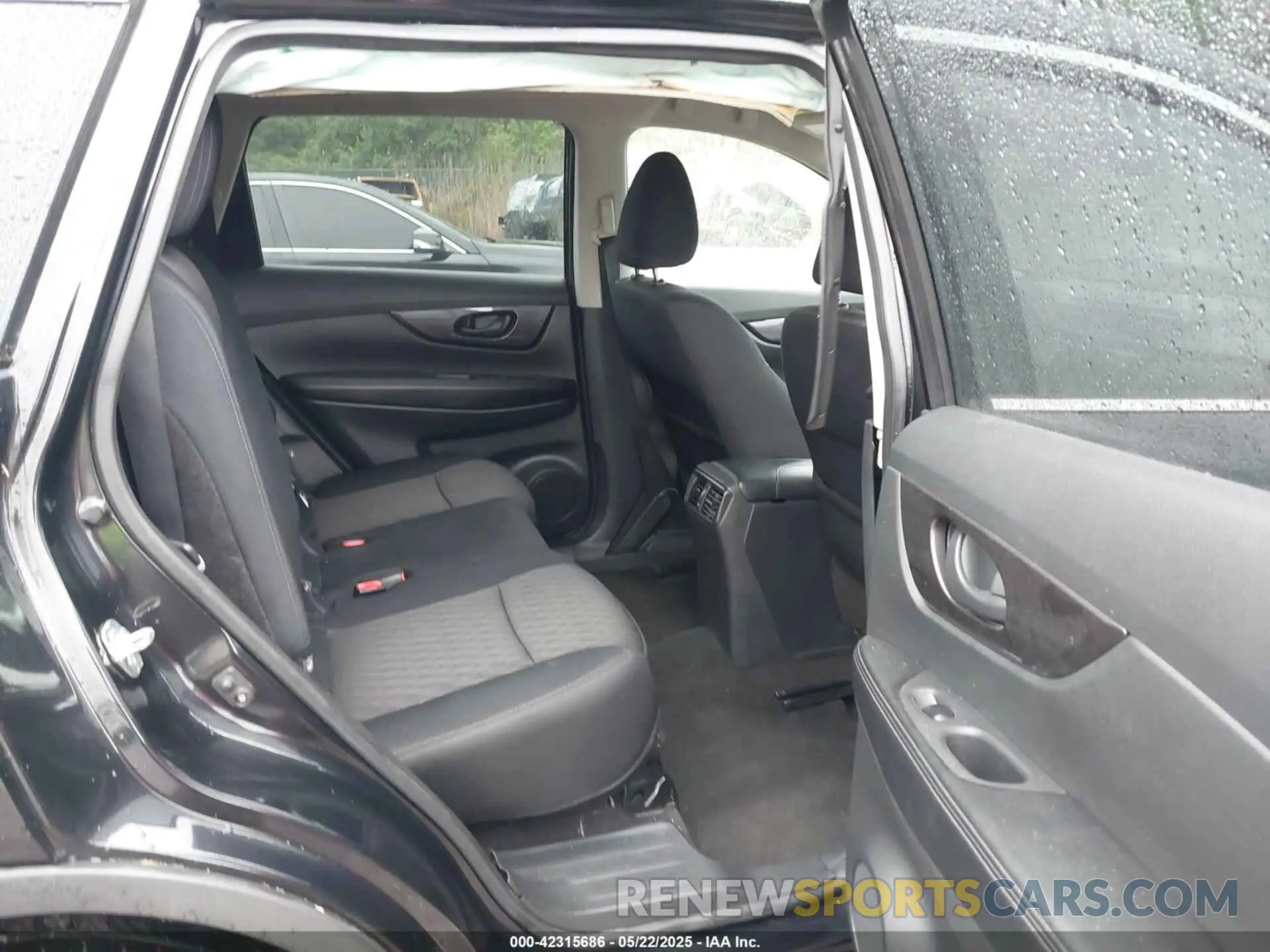 8 Photograph of a damaged car 5N1AT2MT3KC819335 NISSAN ROGUE 2019