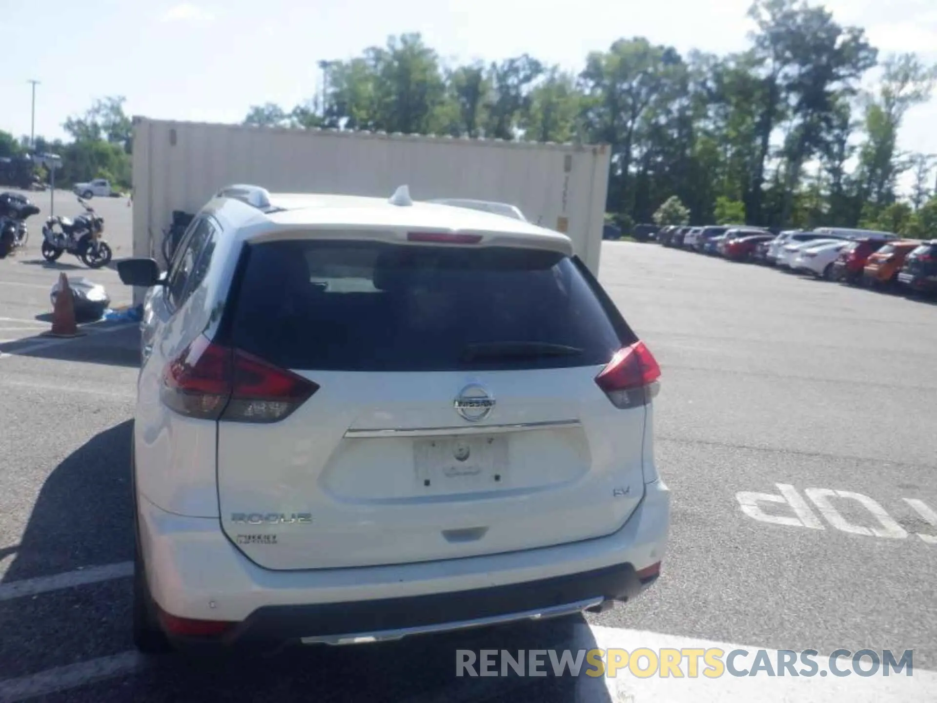 17 Photograph of a damaged car 5N1AT2MT4KC754947 NISSAN ROGUE 2019
