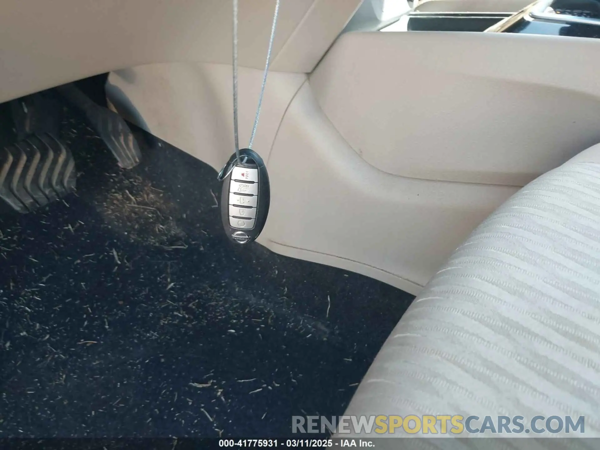 11 Photograph of a damaged car 5N1AT2MT4KC767083 NISSAN ROGUE 2019