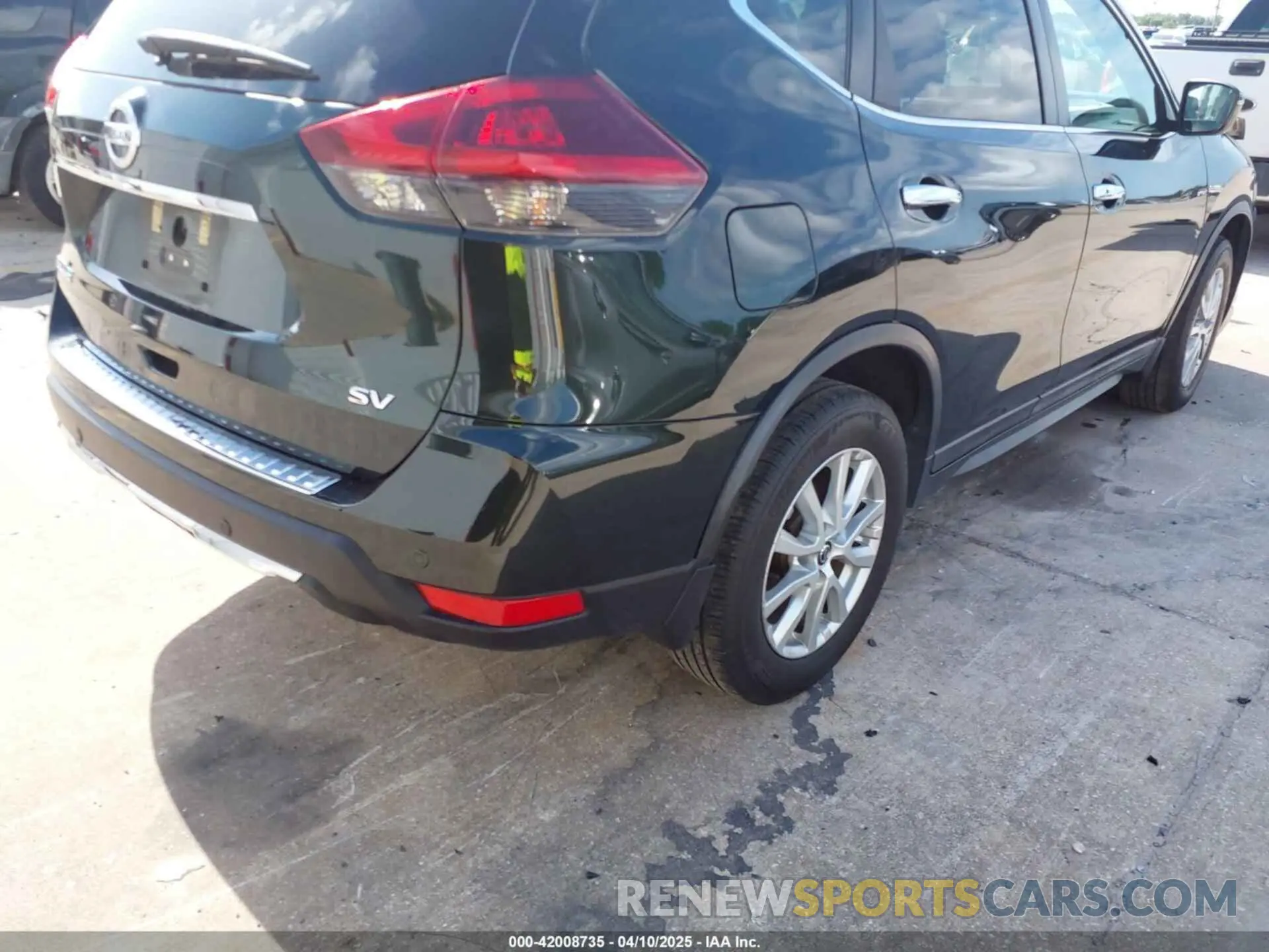 4 Photograph of a damaged car 5N1AT2MT4KC794820 NISSAN ROGUE 2019