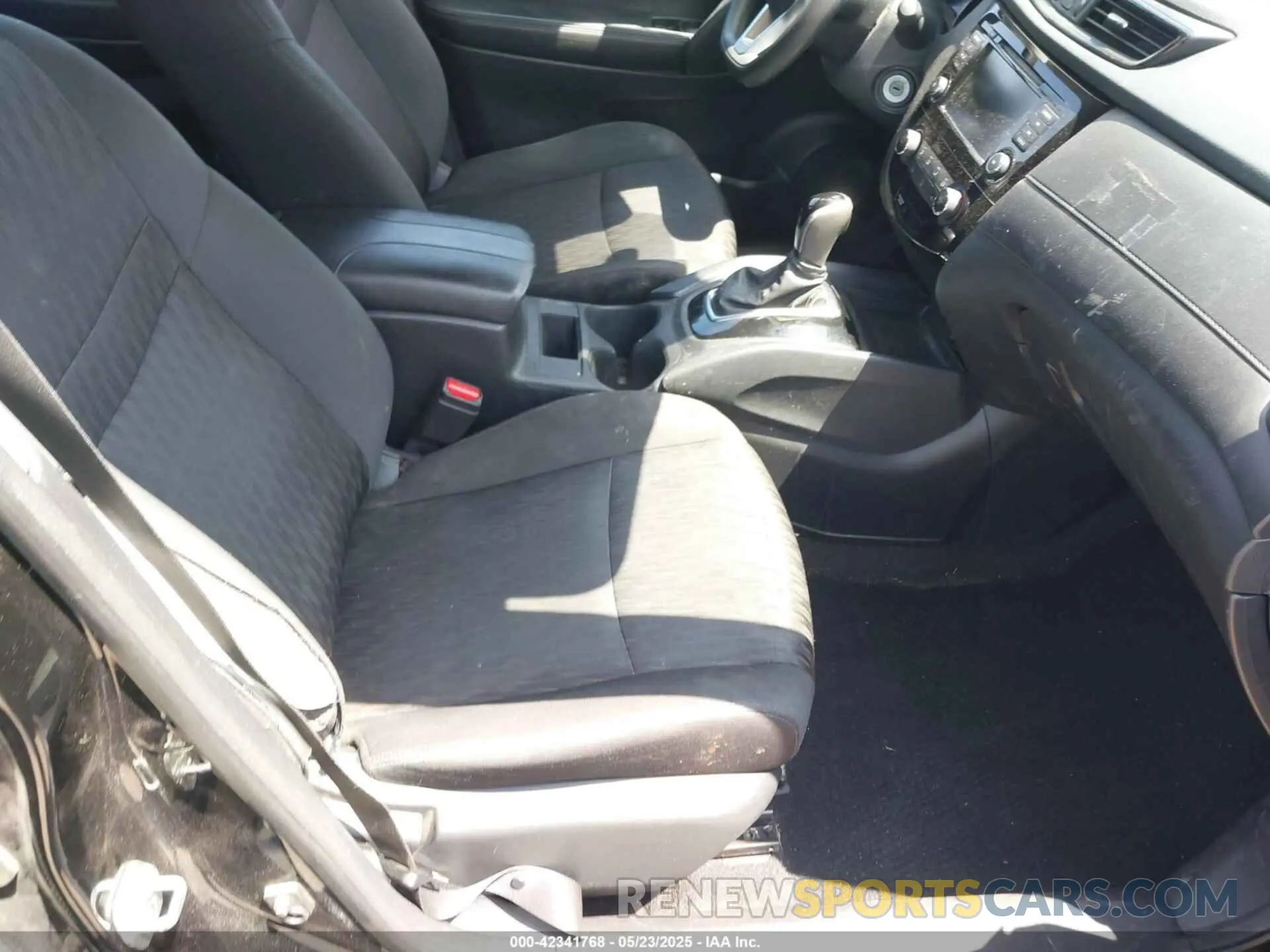 5 Photograph of a damaged car 5N1AT2MT4KC839870 NISSAN ROGUE 2019