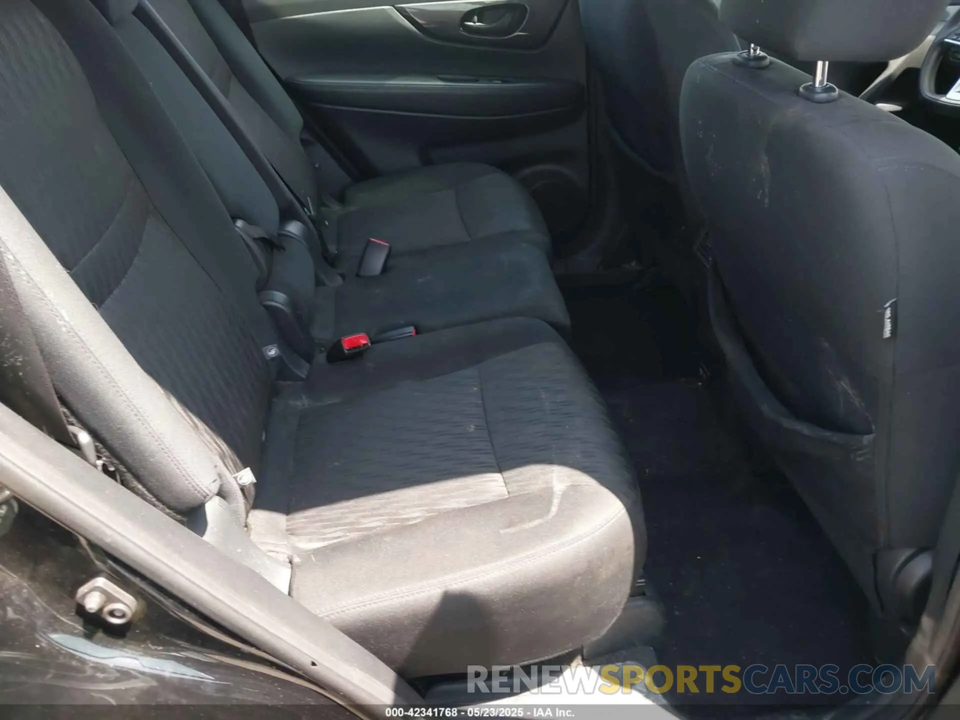 8 Photograph of a damaged car 5N1AT2MT4KC839870 NISSAN ROGUE 2019
