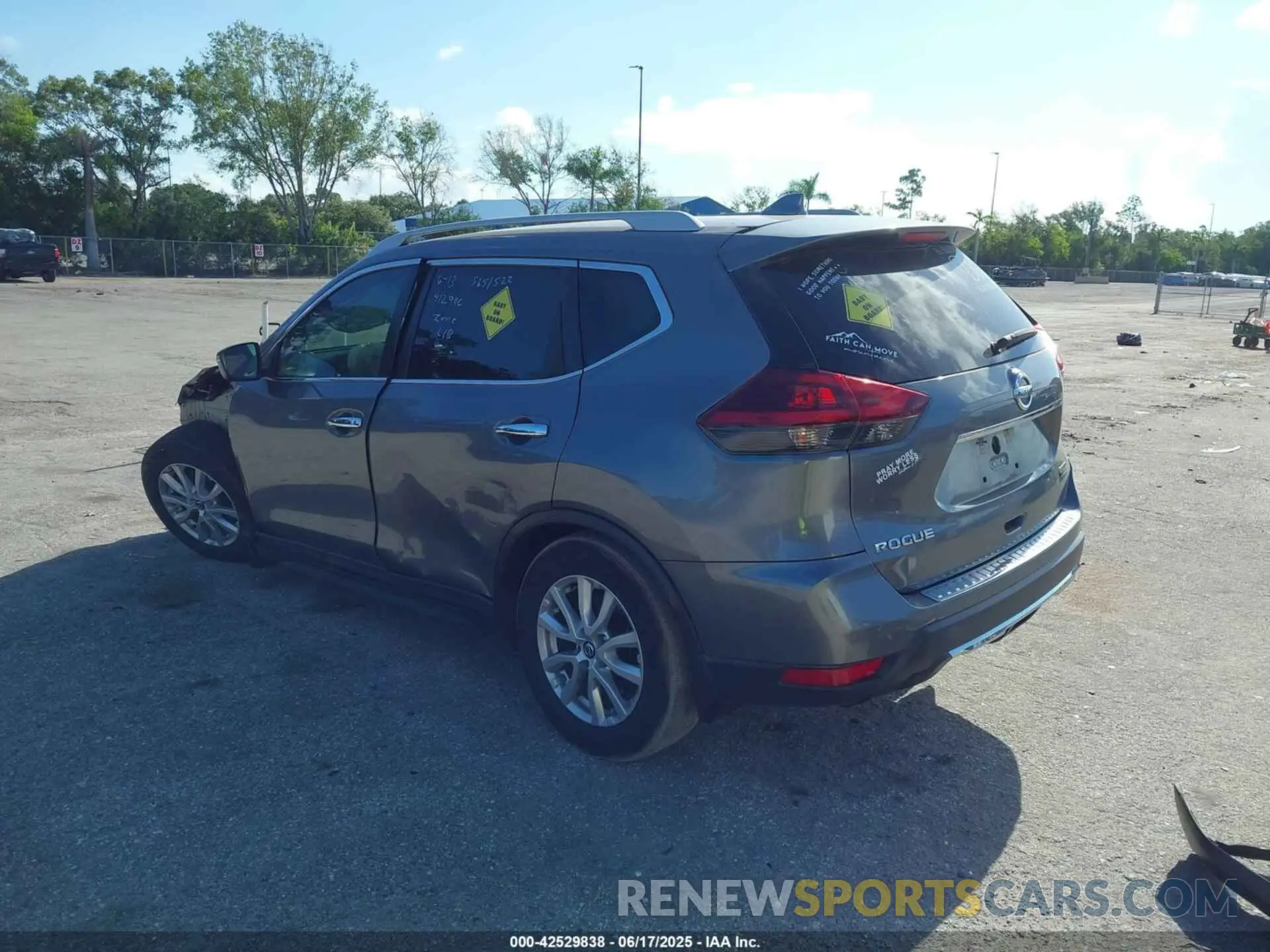 3 Photograph of a damaged car 5N1AT2MT5KC716949 NISSAN ROGUE 2019