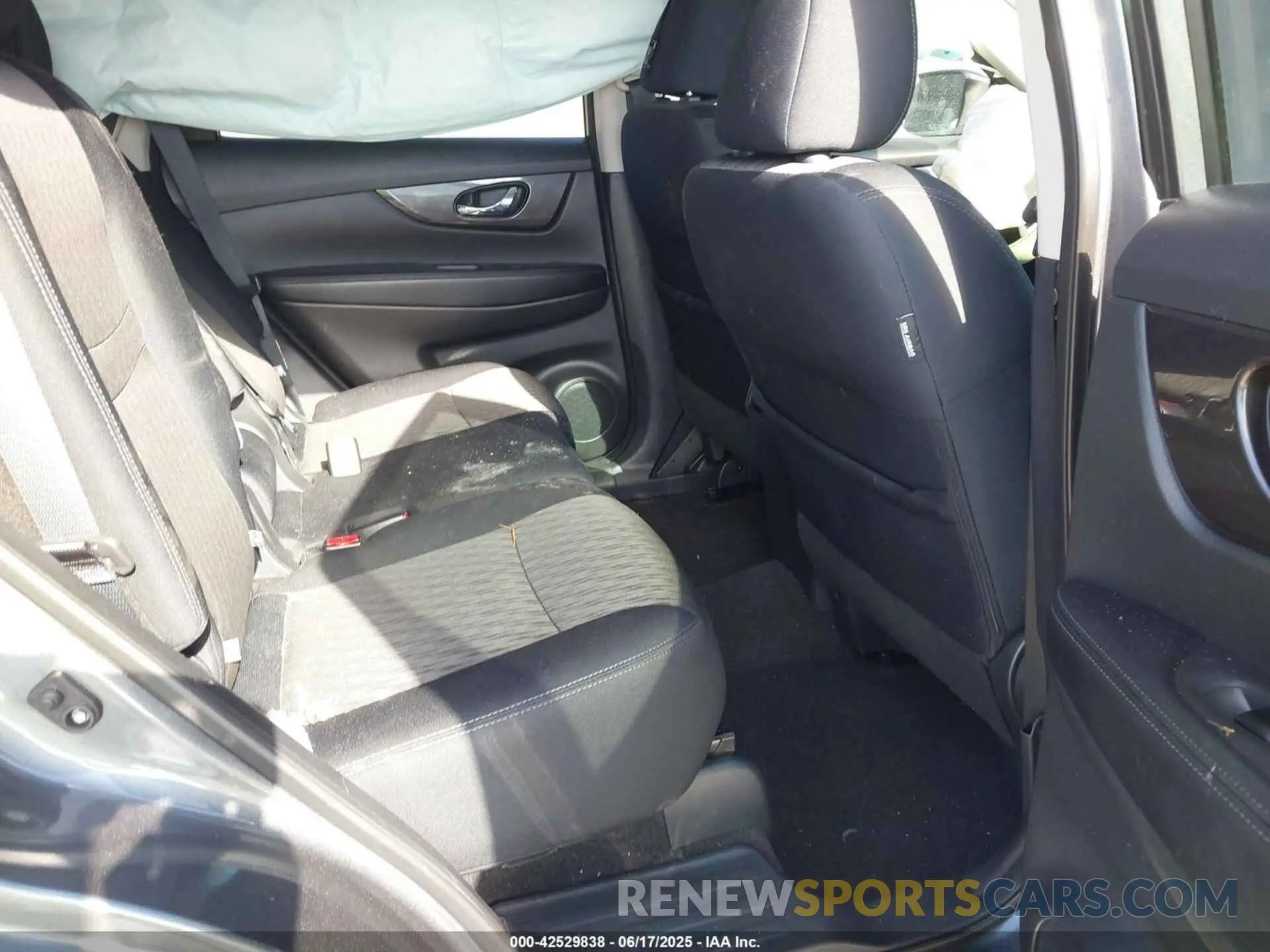 8 Photograph of a damaged car 5N1AT2MT5KC716949 NISSAN ROGUE 2019