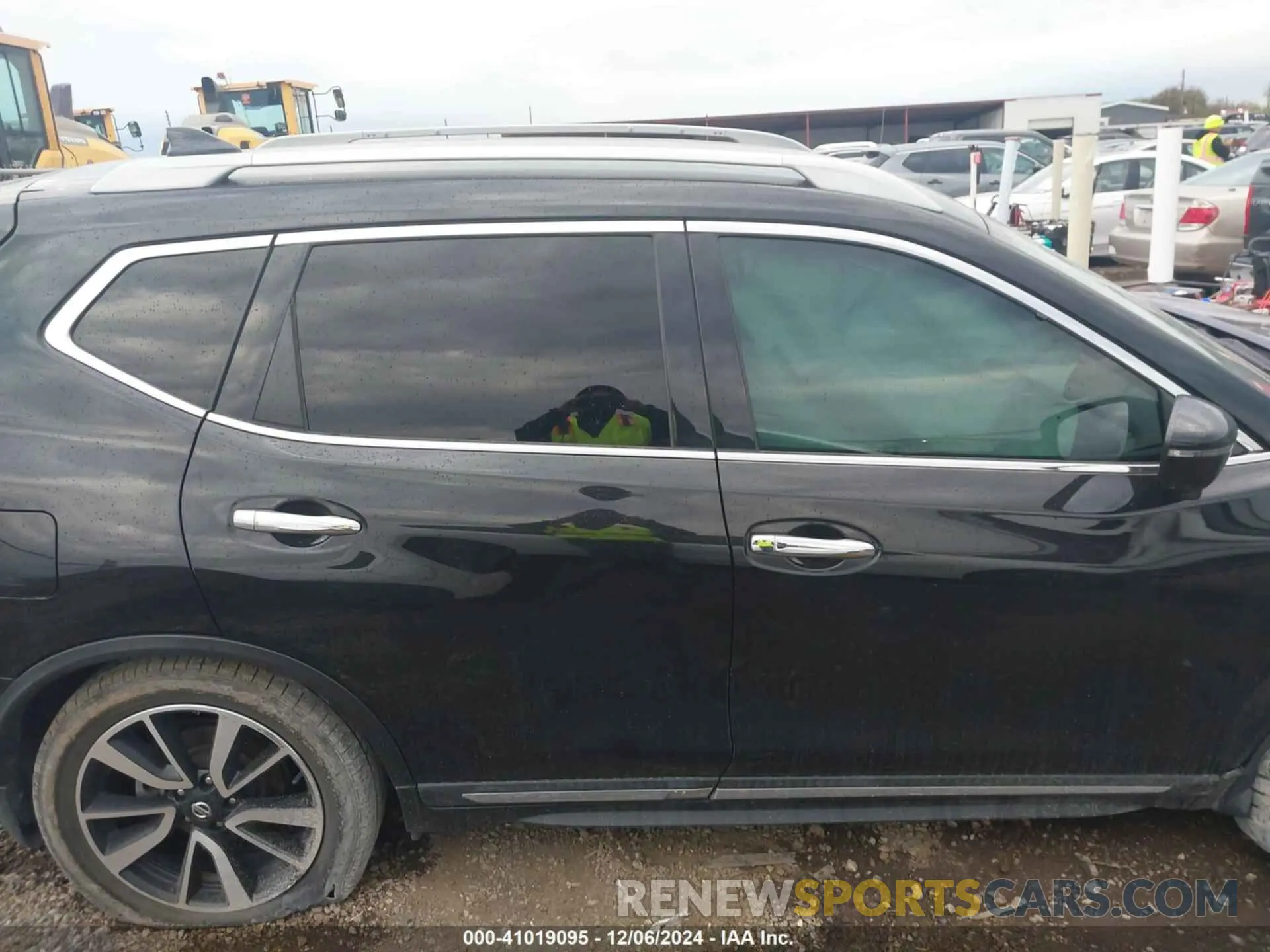 12 Photograph of a damaged car 5N1AT2MT5KC733377 NISSAN ROGUE 2019