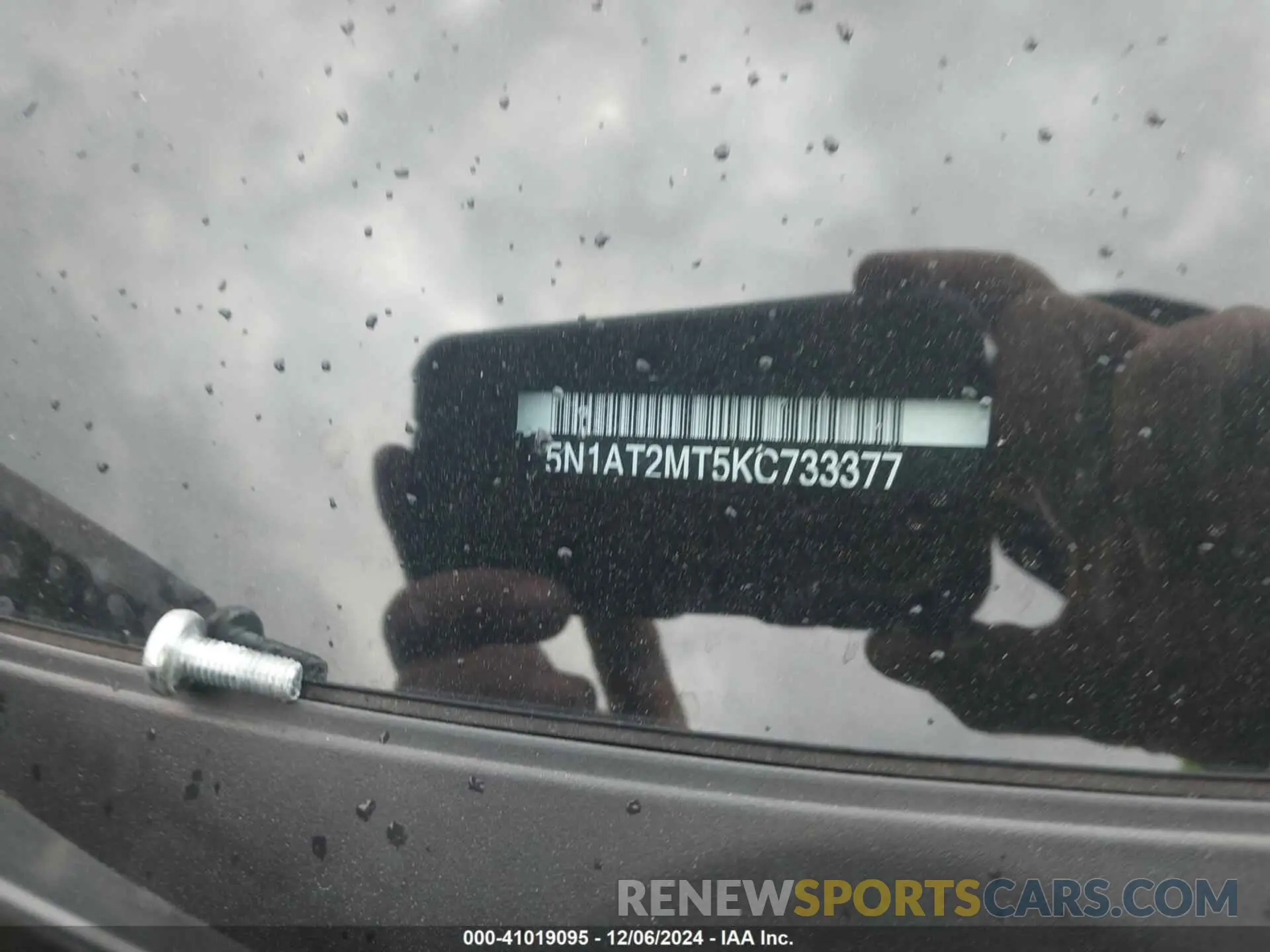 9 Photograph of a damaged car 5N1AT2MT5KC733377 NISSAN ROGUE 2019
