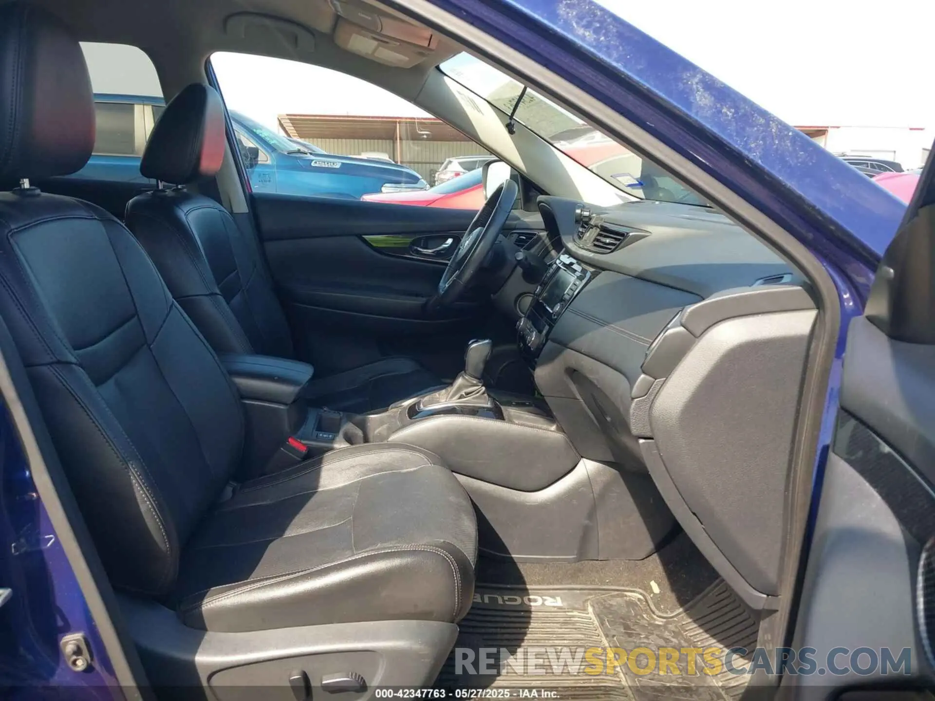 5 Photograph of a damaged car 5N1AT2MT5KC744315 NISSAN ROGUE 2019