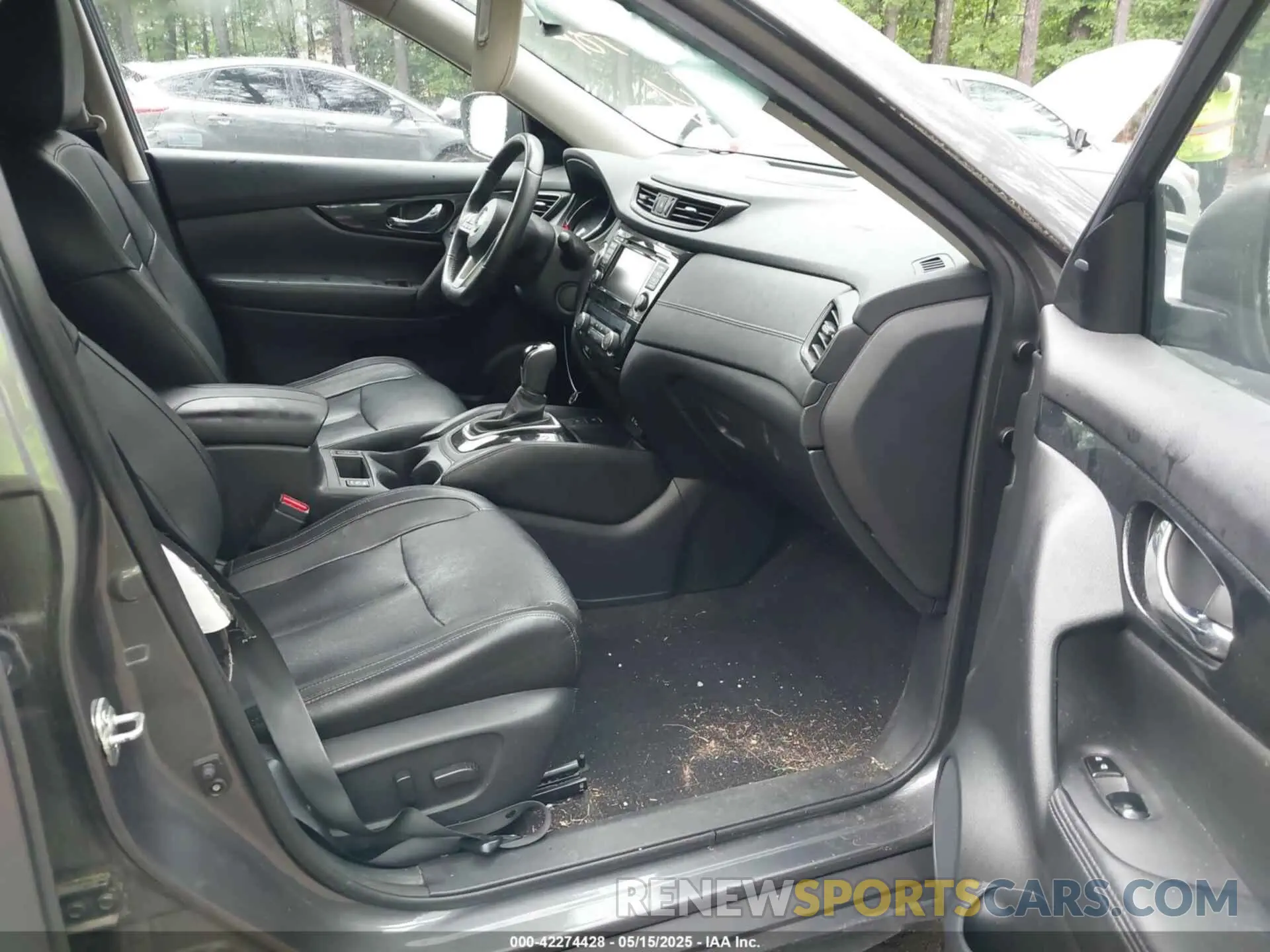 5 Photograph of a damaged car 5N1AT2MT6KC759034 NISSAN ROGUE 2019