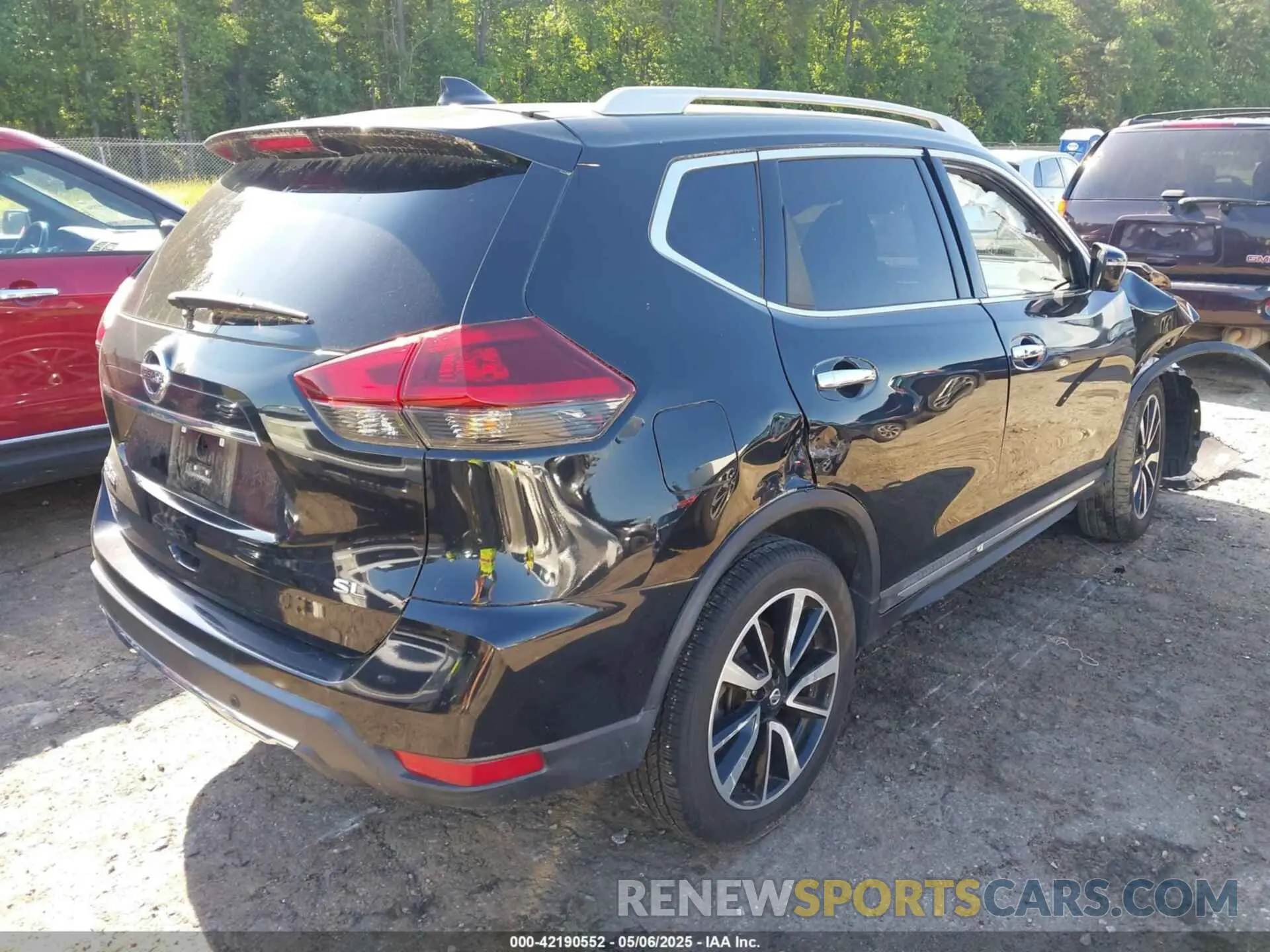 4 Photograph of a damaged car 5N1AT2MT6KC759616 NISSAN ROGUE 2019