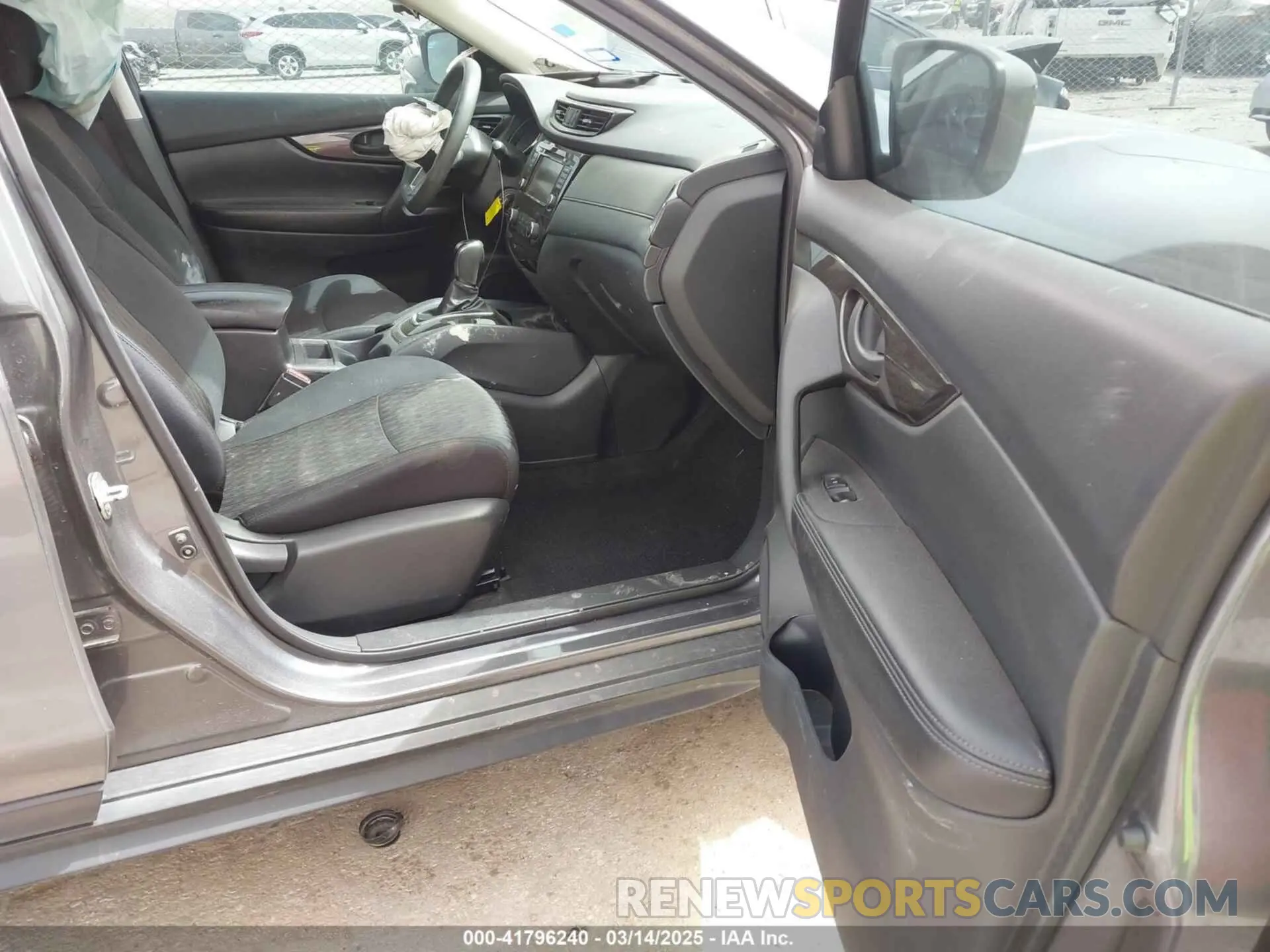 5 Photograph of a damaged car 5N1AT2MT6KC768235 NISSAN ROGUE 2019