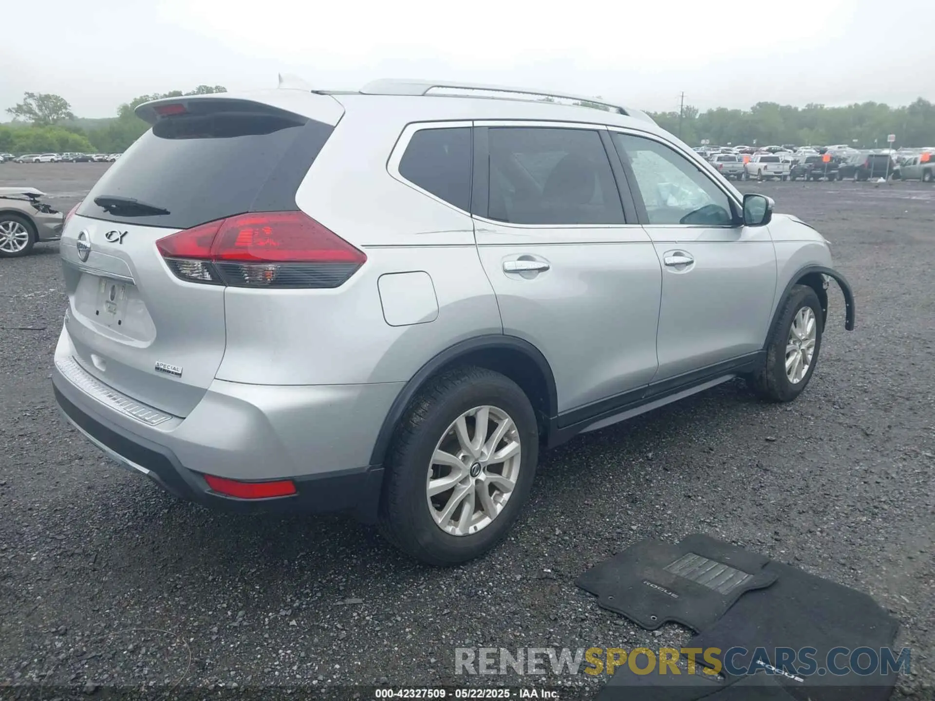 4 Photograph of a damaged car 5N1AT2MT6KC798593 NISSAN ROGUE 2019