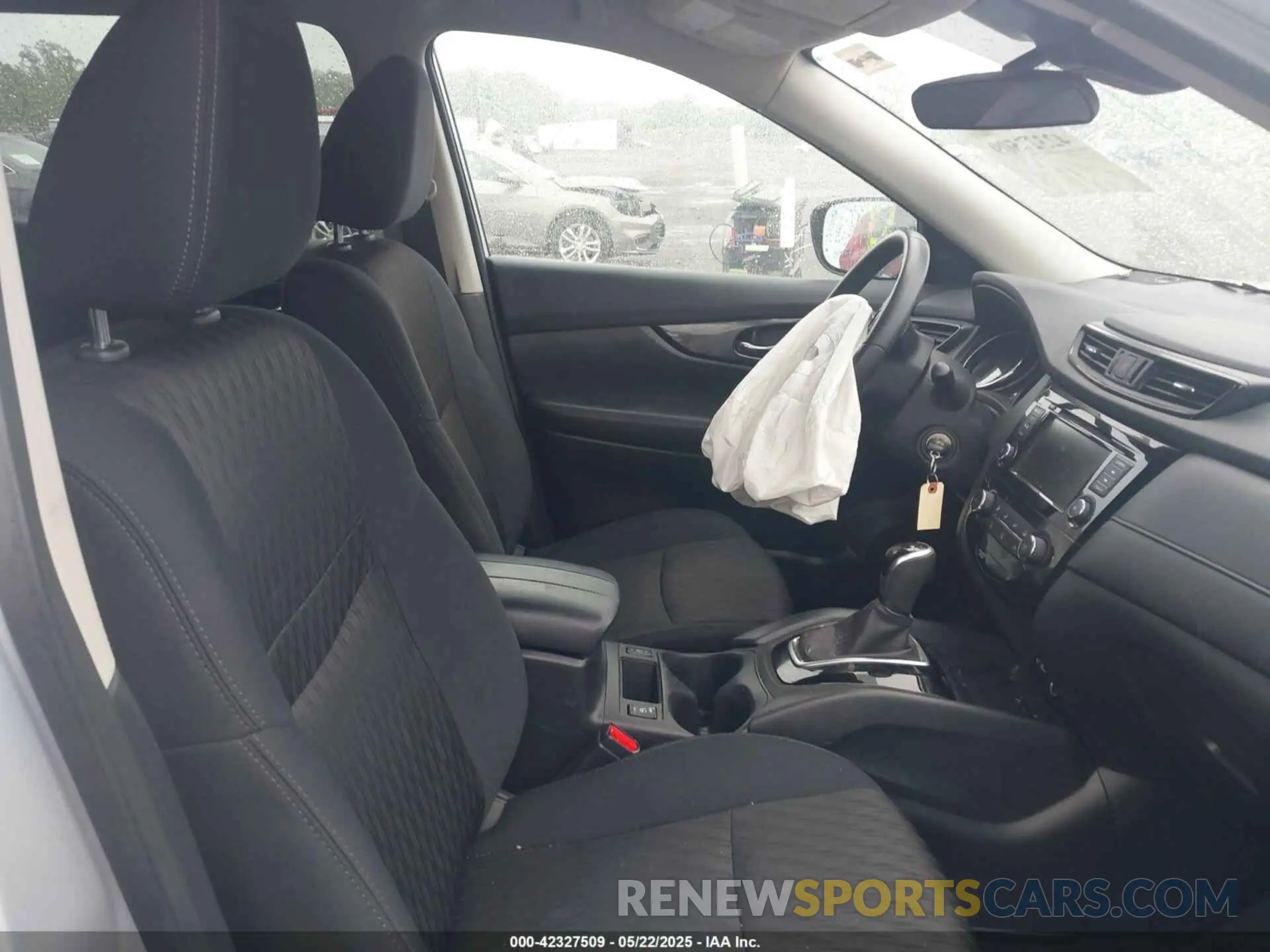 5 Photograph of a damaged car 5N1AT2MT6KC798593 NISSAN ROGUE 2019