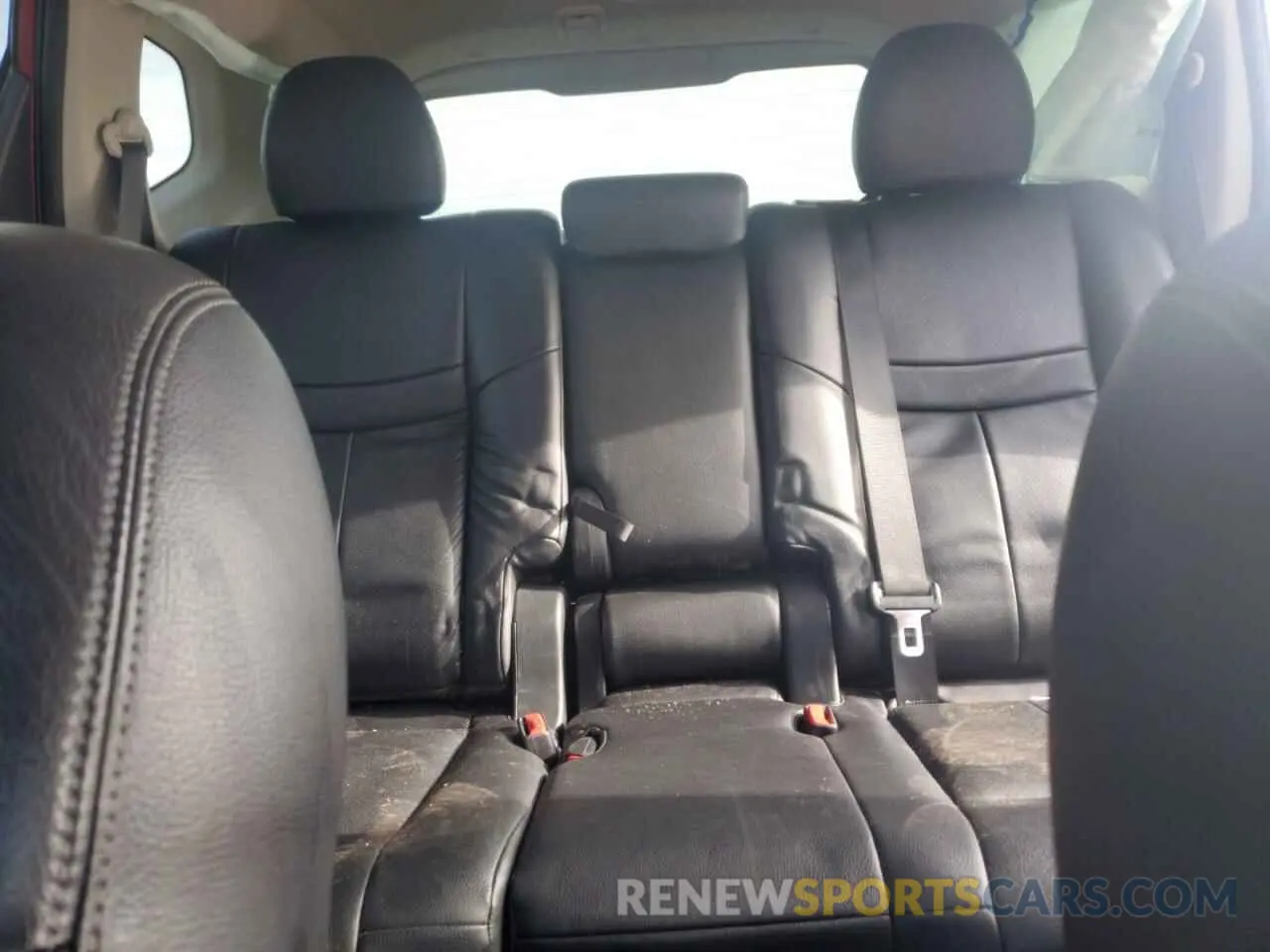 10 Photograph of a damaged car 5N1AT2MT6KC802805 NISSAN ROGUE 2019
