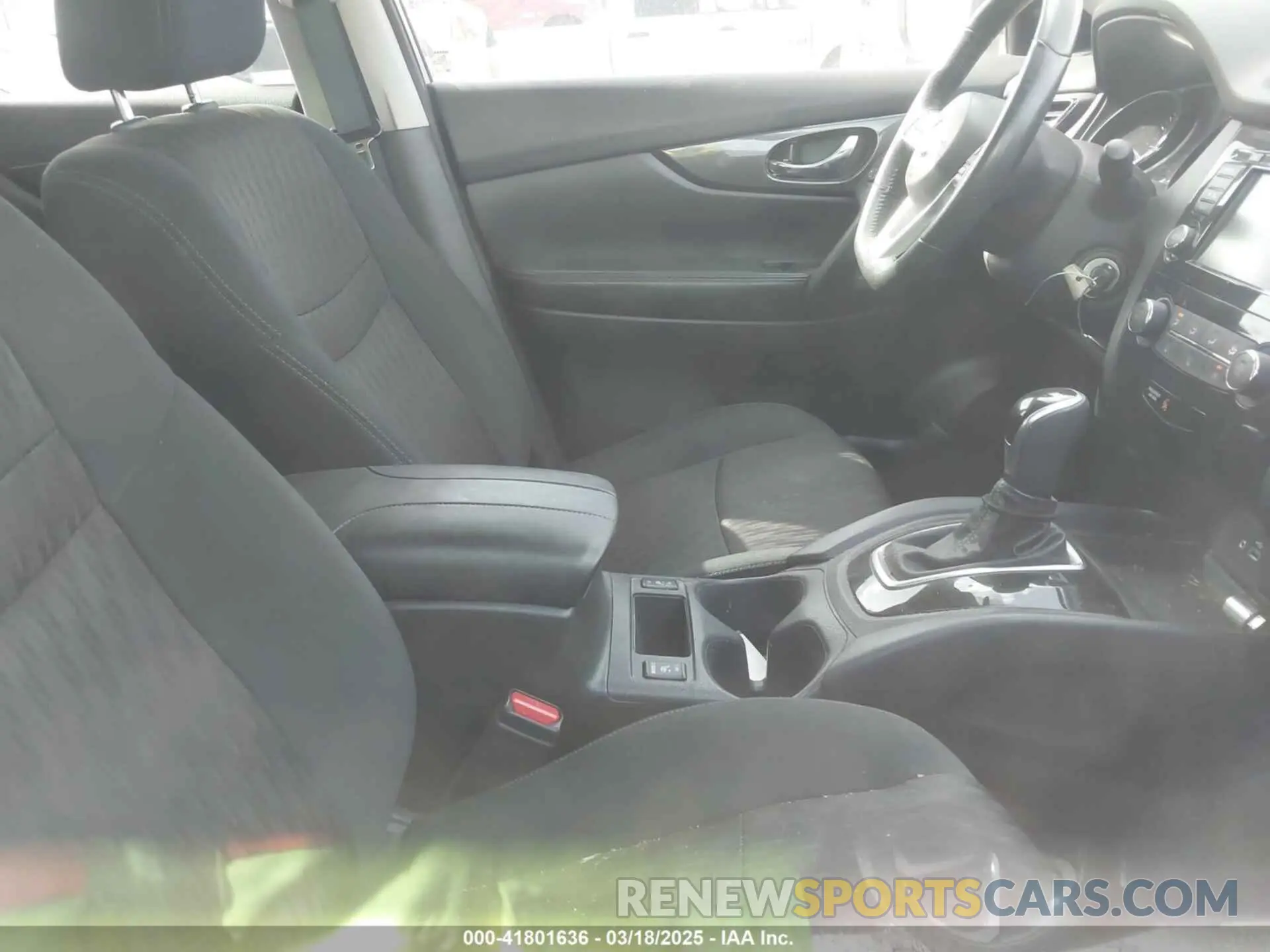 5 Photograph of a damaged car 5N1AT2MT6KC826988 NISSAN ROGUE 2019