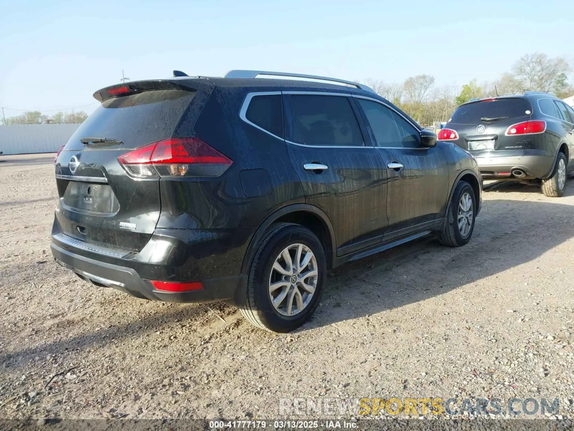 4 Photograph of a damaged car 5N1AT2MT6KC843130 NISSAN ROGUE 2019