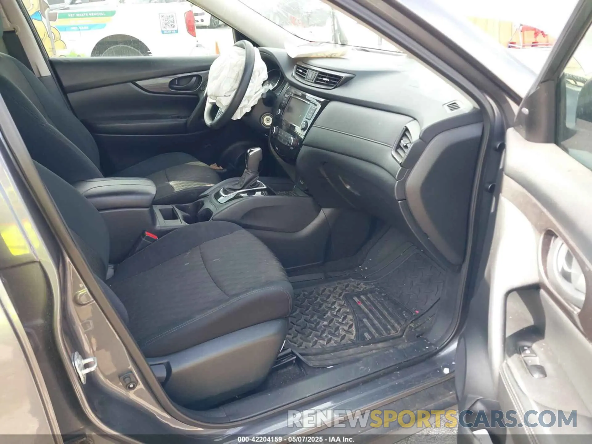 5 Photograph of a damaged car 5N1AT2MT7KC747698 NISSAN ROGUE 2019