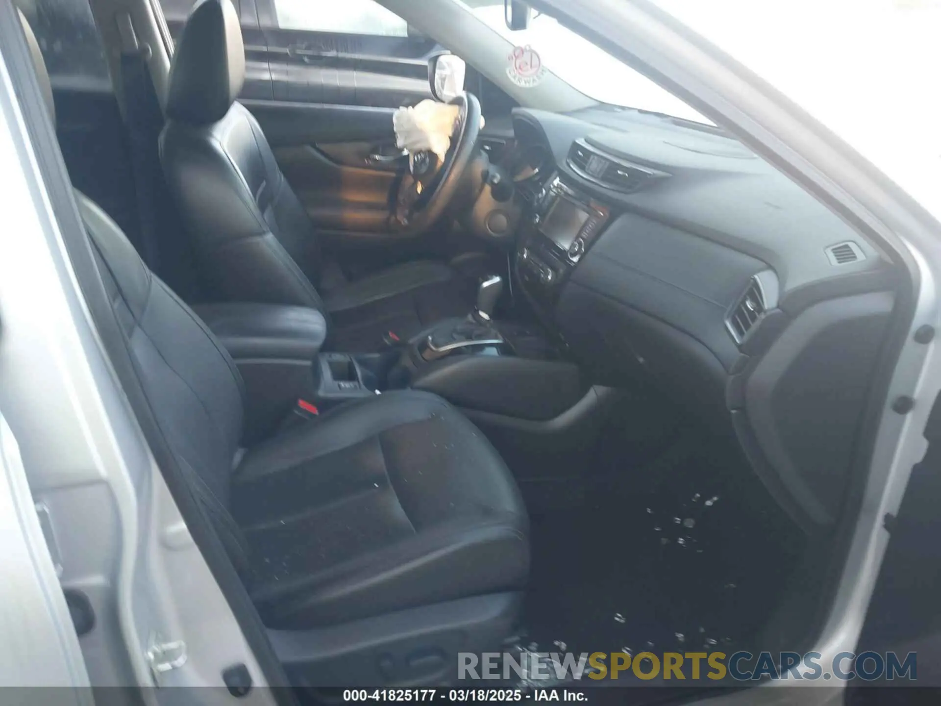 5 Photograph of a damaged car 5N1AT2MT7KC780362 NISSAN ROGUE 2019