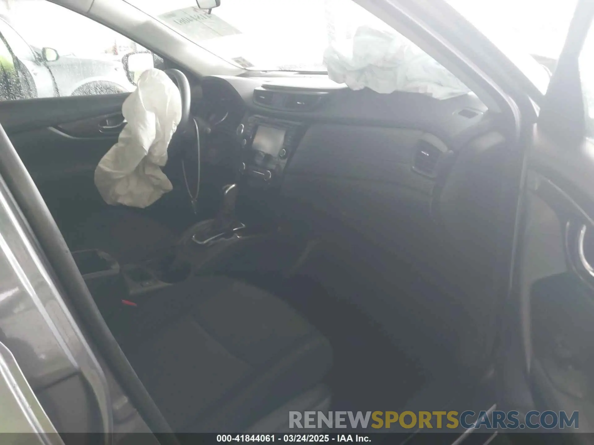 5 Photograph of a damaged car 5N1AT2MT7KC784380 NISSAN ROGUE 2019