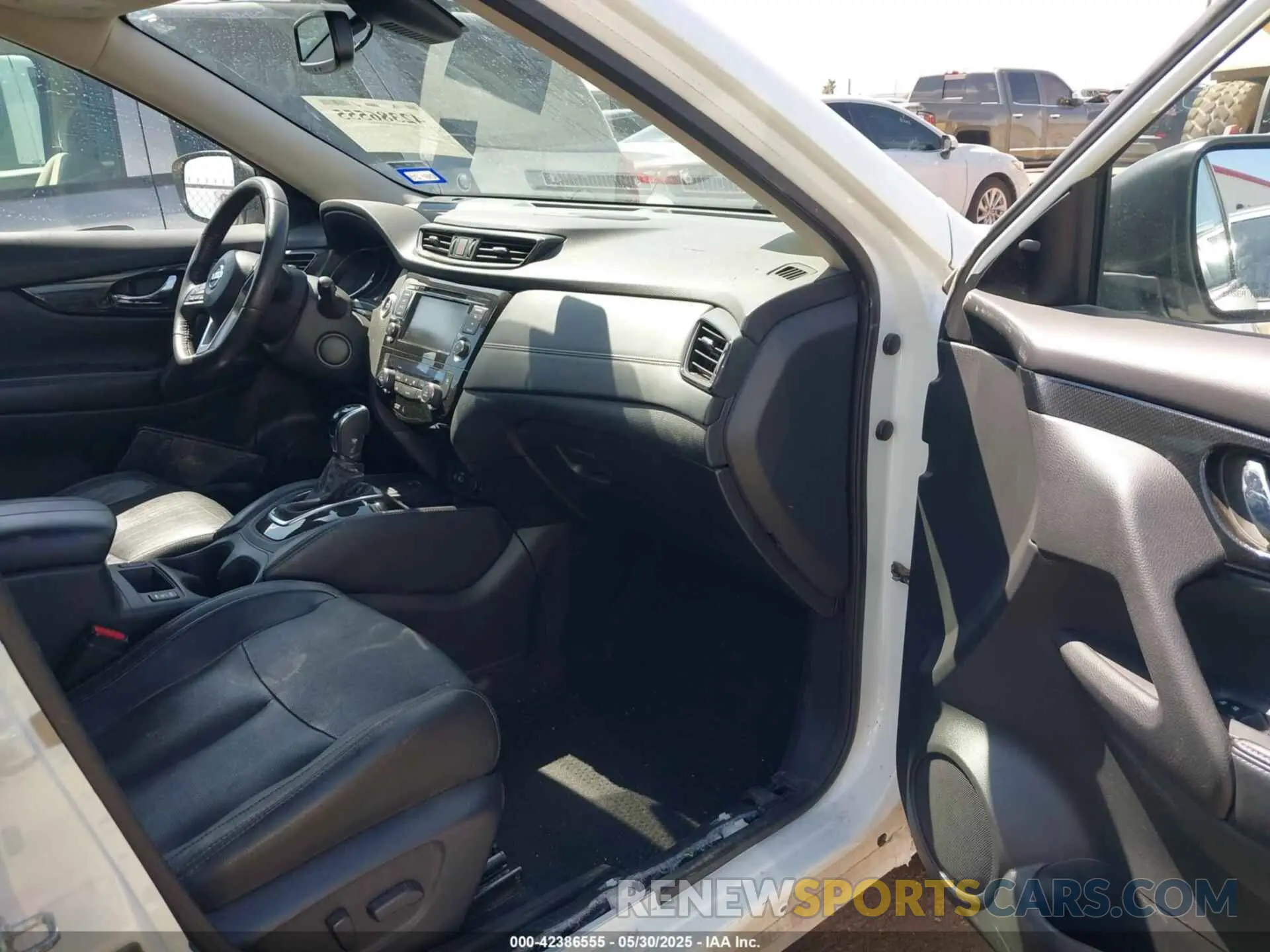 5 Photograph of a damaged car 5N1AT2MT7KC801629 NISSAN ROGUE 2019
