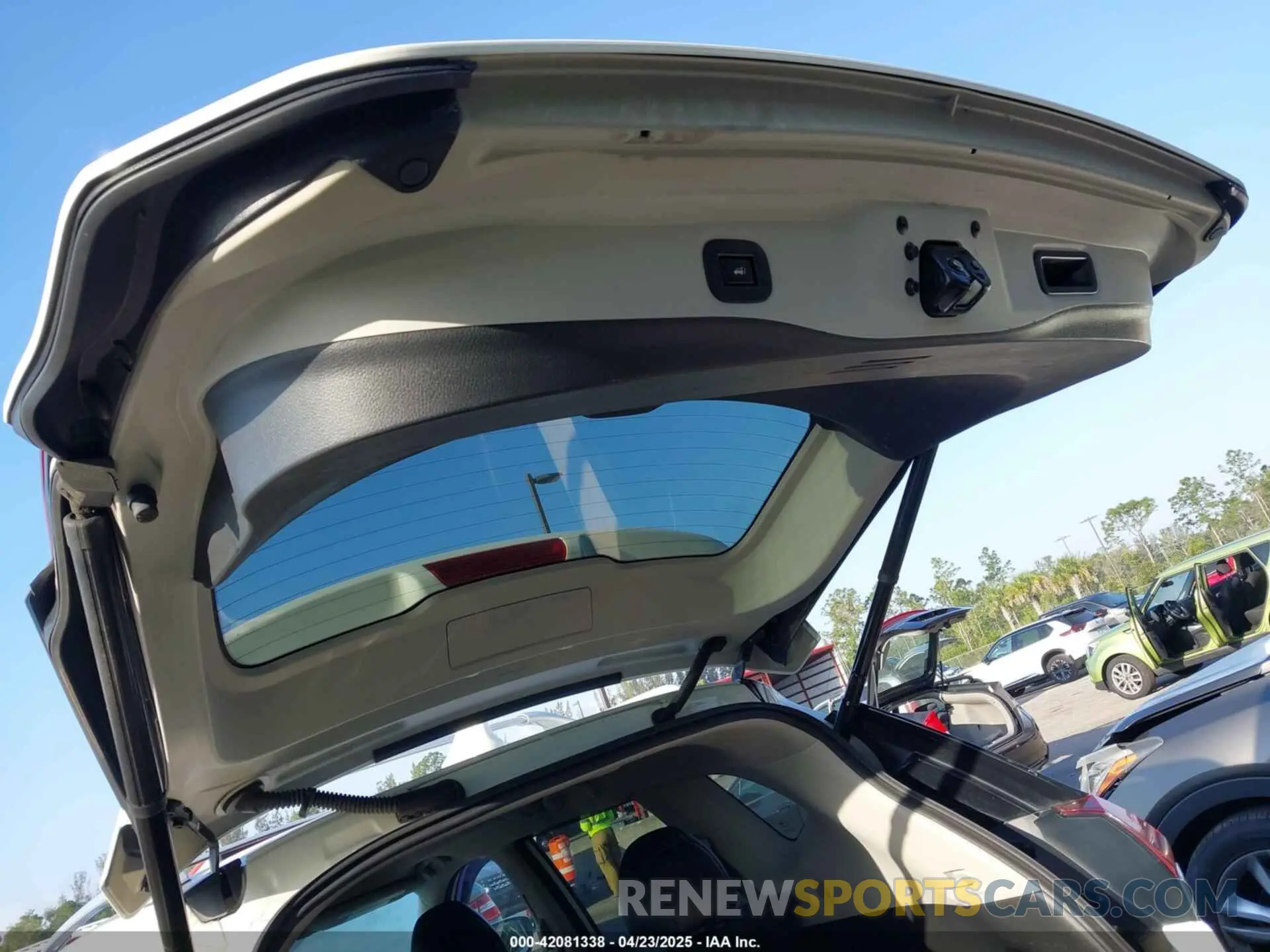 18 Photograph of a damaged car 5N1AT2MT7KC825753 NISSAN ROGUE 2019