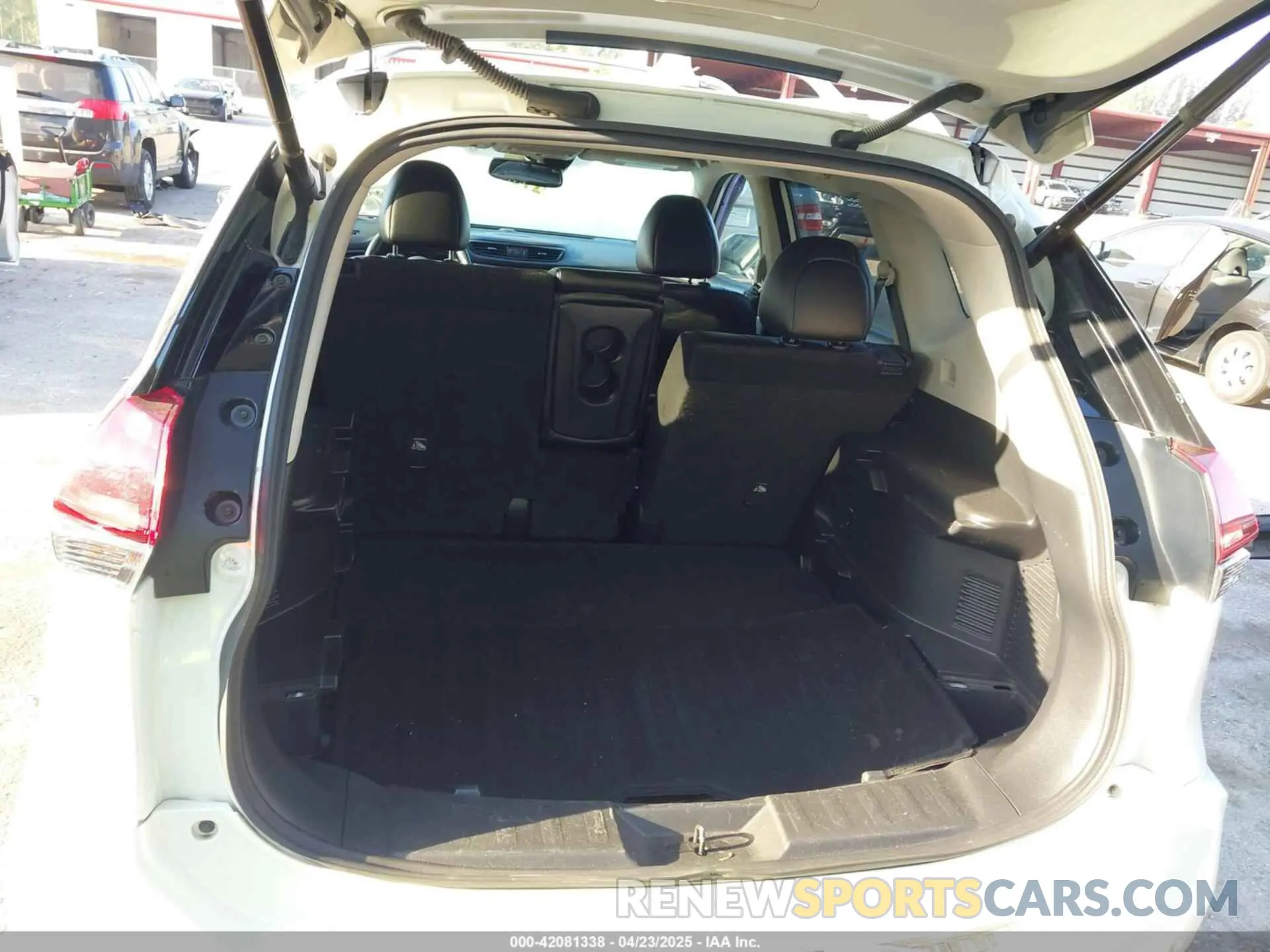 19 Photograph of a damaged car 5N1AT2MT7KC825753 NISSAN ROGUE 2019
