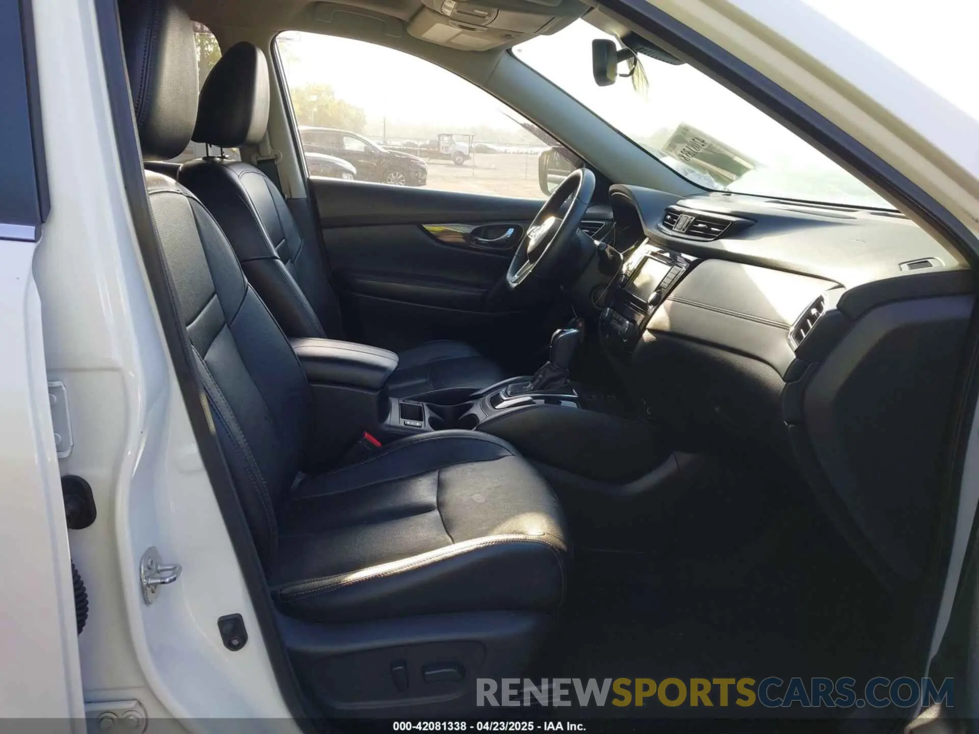 5 Photograph of a damaged car 5N1AT2MT7KC825753 NISSAN ROGUE 2019