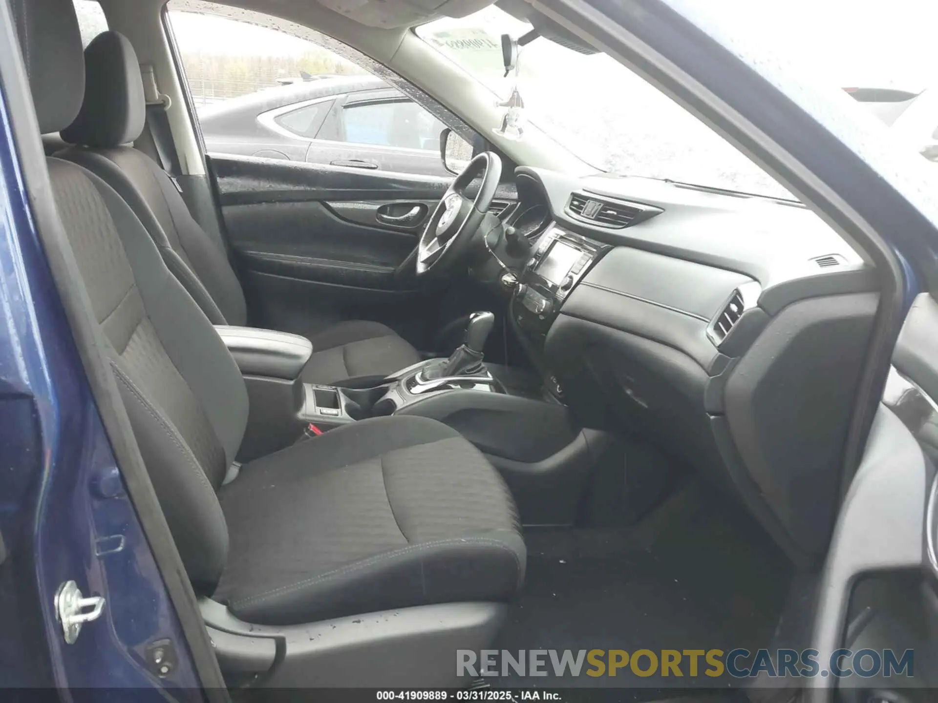 5 Photograph of a damaged car 5N1AT2MT7KC829981 NISSAN ROGUE 2019