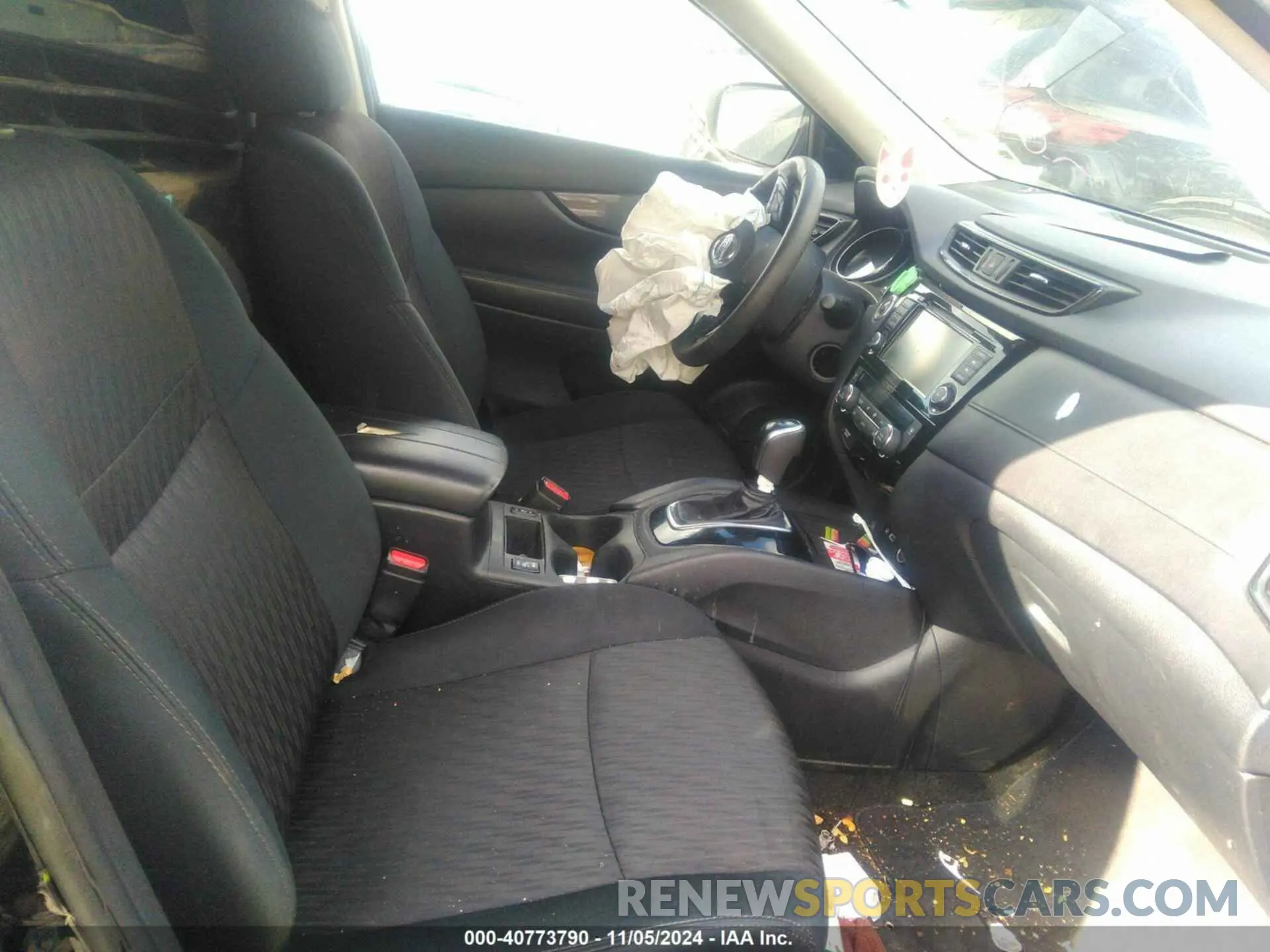 5 Photograph of a damaged car 5N1AT2MT8KC700728 NISSAN ROGUE 2019