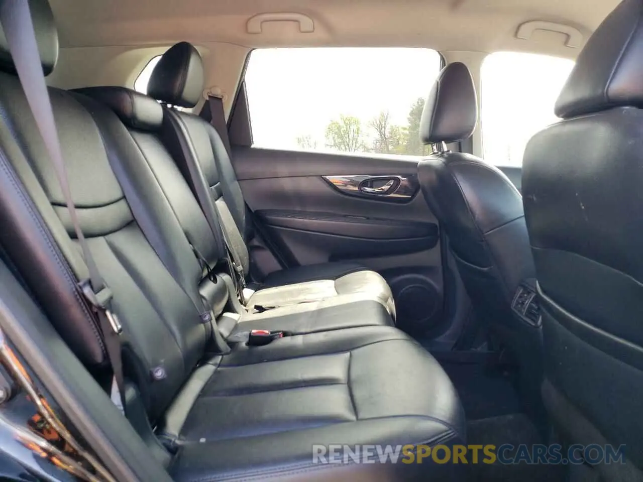 11 Photograph of a damaged car 5N1AT2MT8KC739660 NISSAN ROGUE 2019