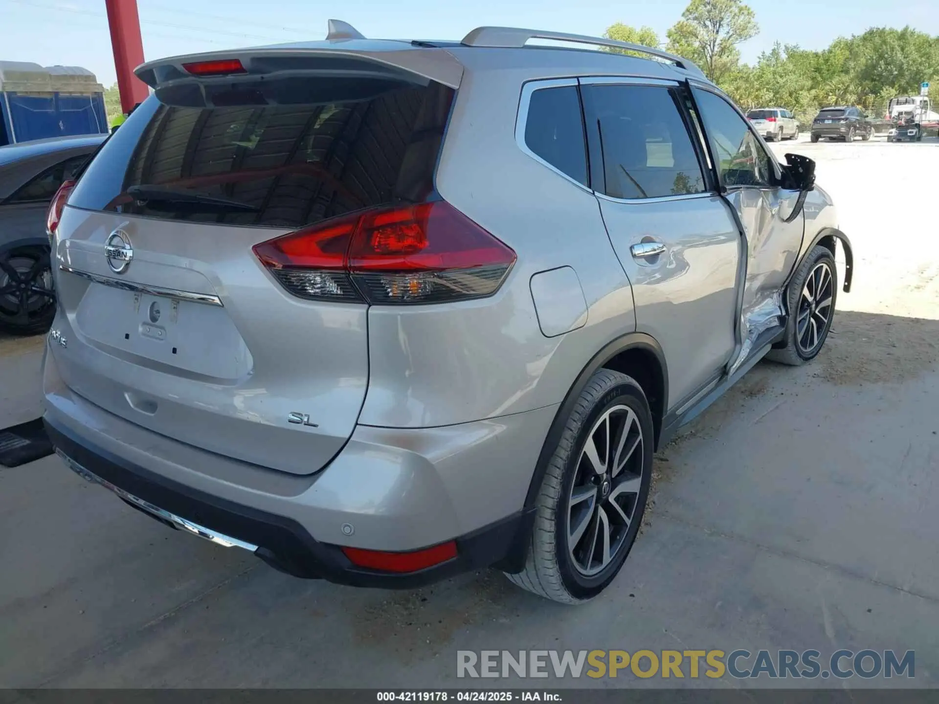 4 Photograph of a damaged car 5N1AT2MT8KC743174 NISSAN ROGUE 2019
