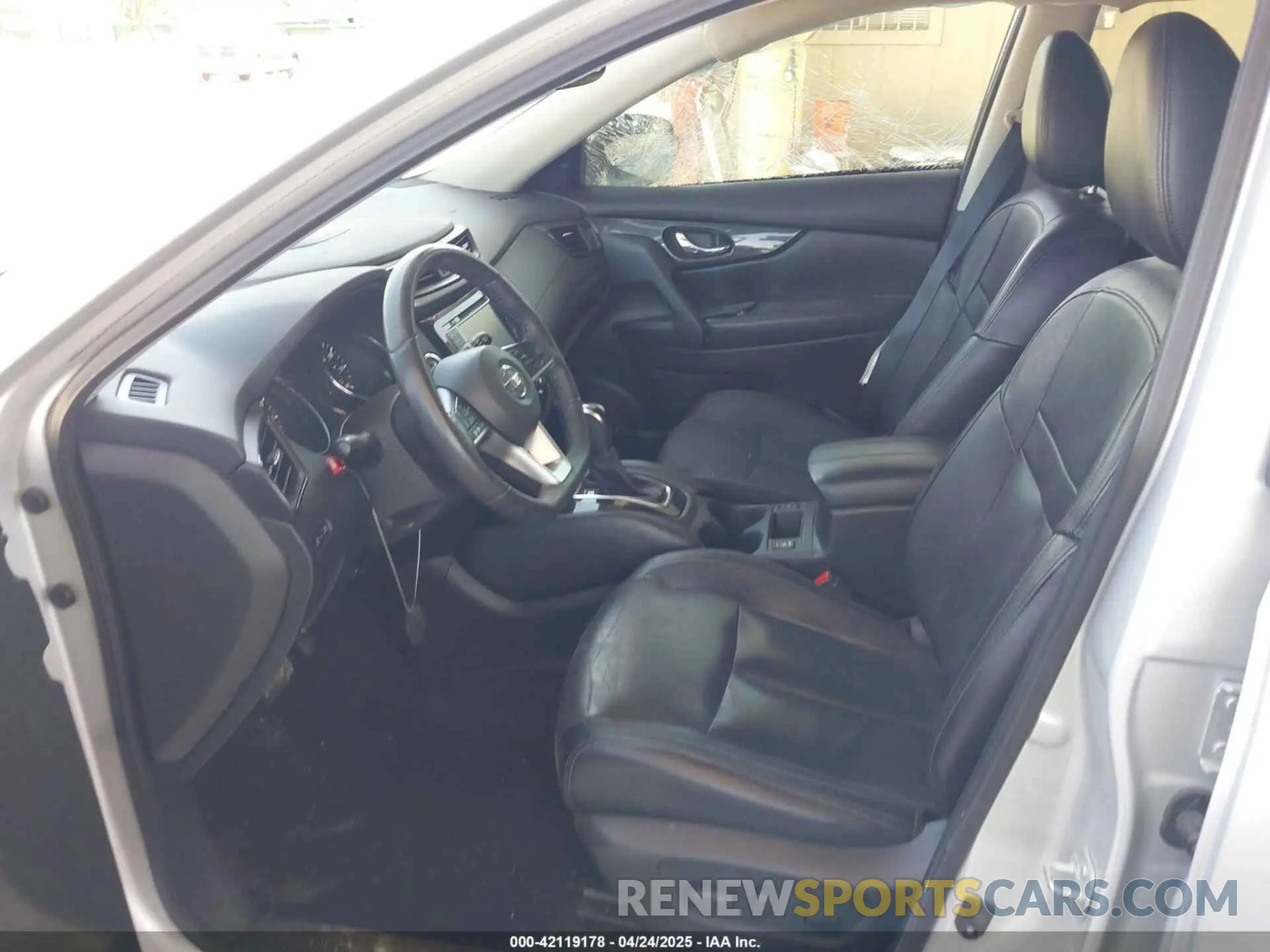 5 Photograph of a damaged car 5N1AT2MT8KC743174 NISSAN ROGUE 2019