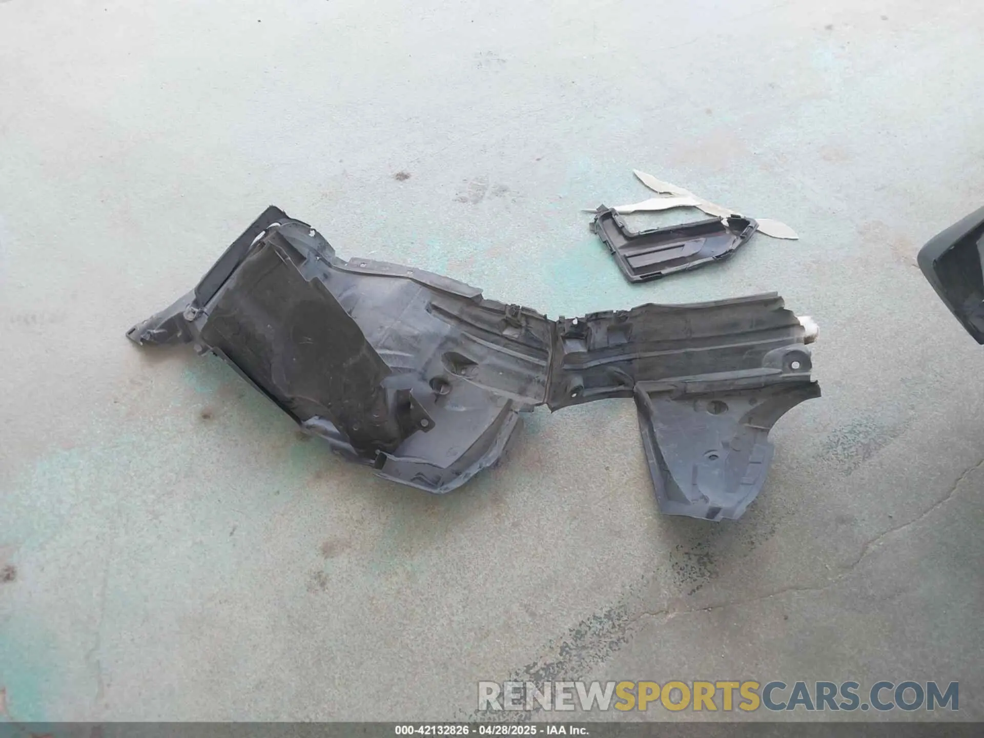 12 Photograph of a damaged car 5N1AT2MT8KC746978 NISSAN ROGUE 2019