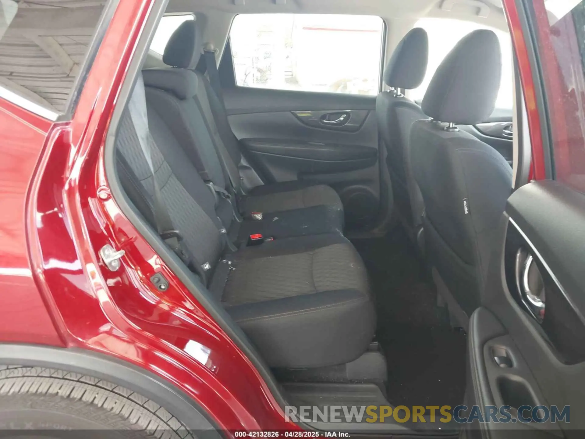 8 Photograph of a damaged car 5N1AT2MT8KC746978 NISSAN ROGUE 2019