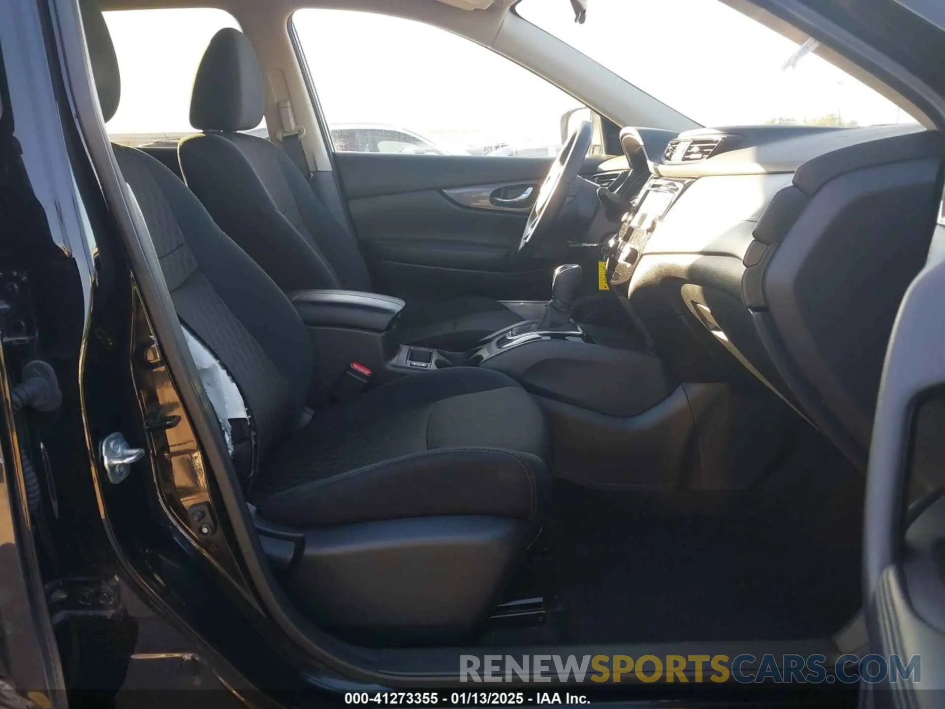 5 Photograph of a damaged car 5N1AT2MT8KC758936 NISSAN ROGUE 2019