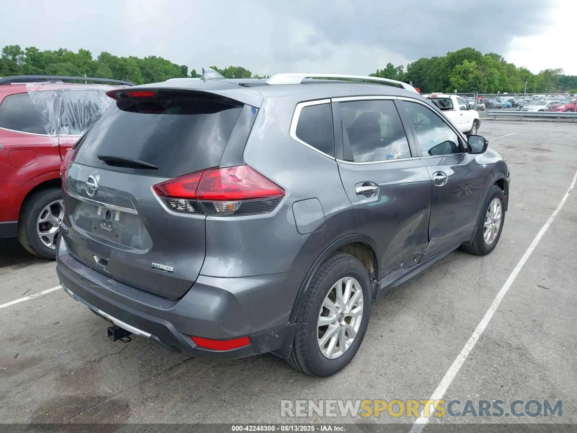 4 Photograph of a damaged car 5N1AT2MT8KC766342 NISSAN ROGUE 2019