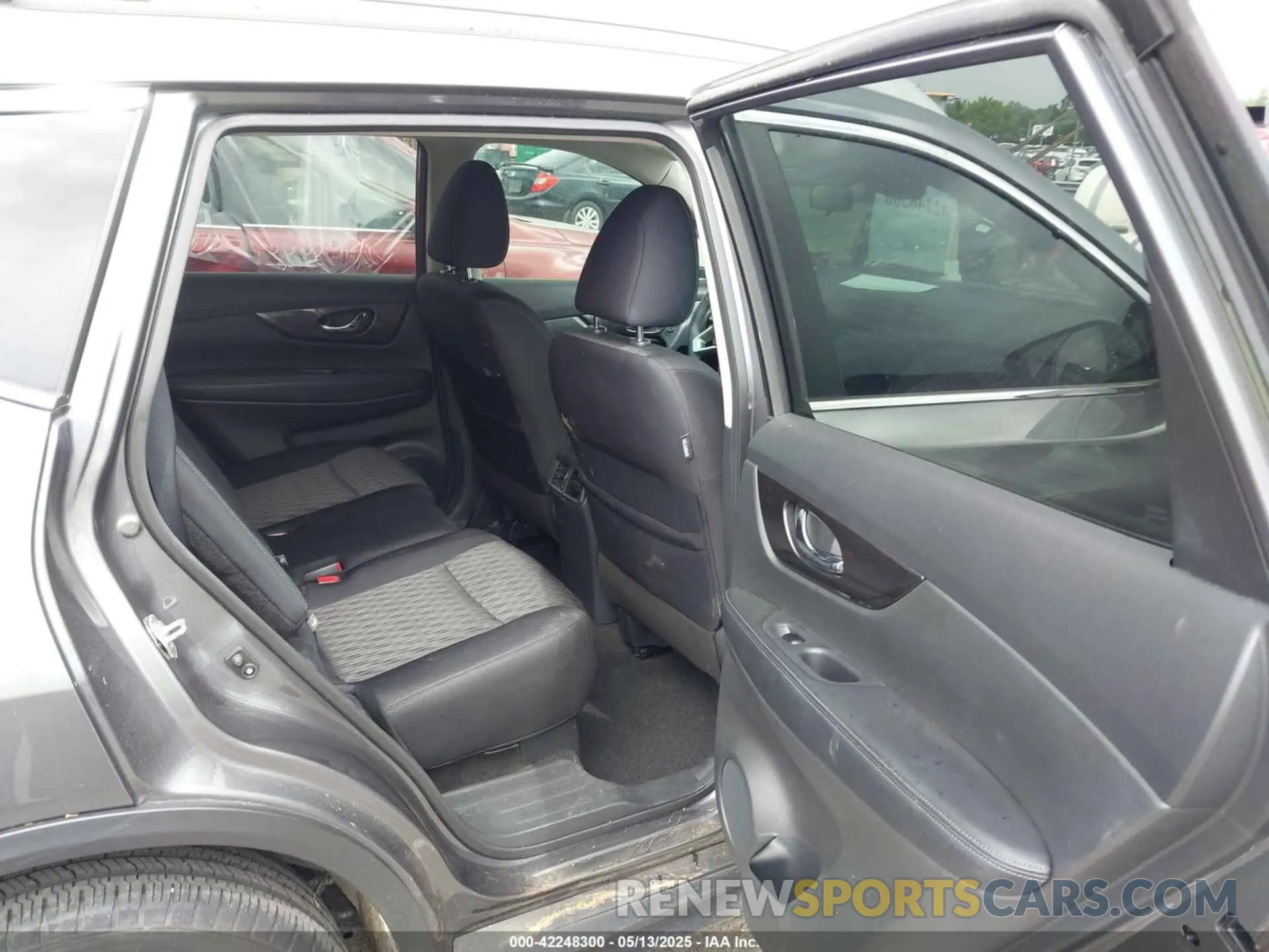 8 Photograph of a damaged car 5N1AT2MT8KC766342 NISSAN ROGUE 2019