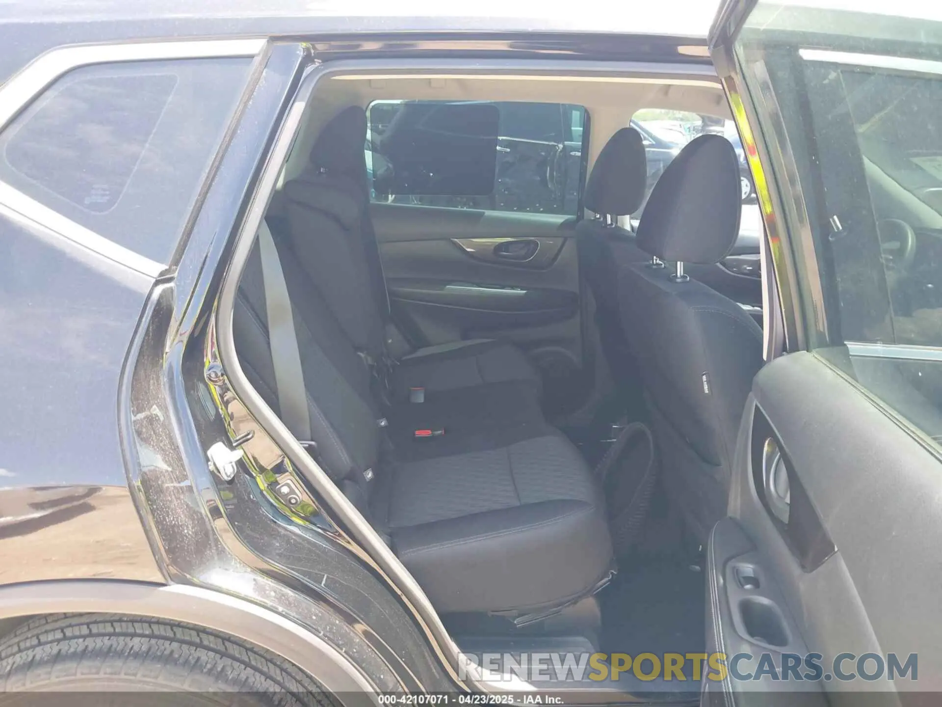 8 Photograph of a damaged car 5N1AT2MT8KC783237 NISSAN ROGUE 2019