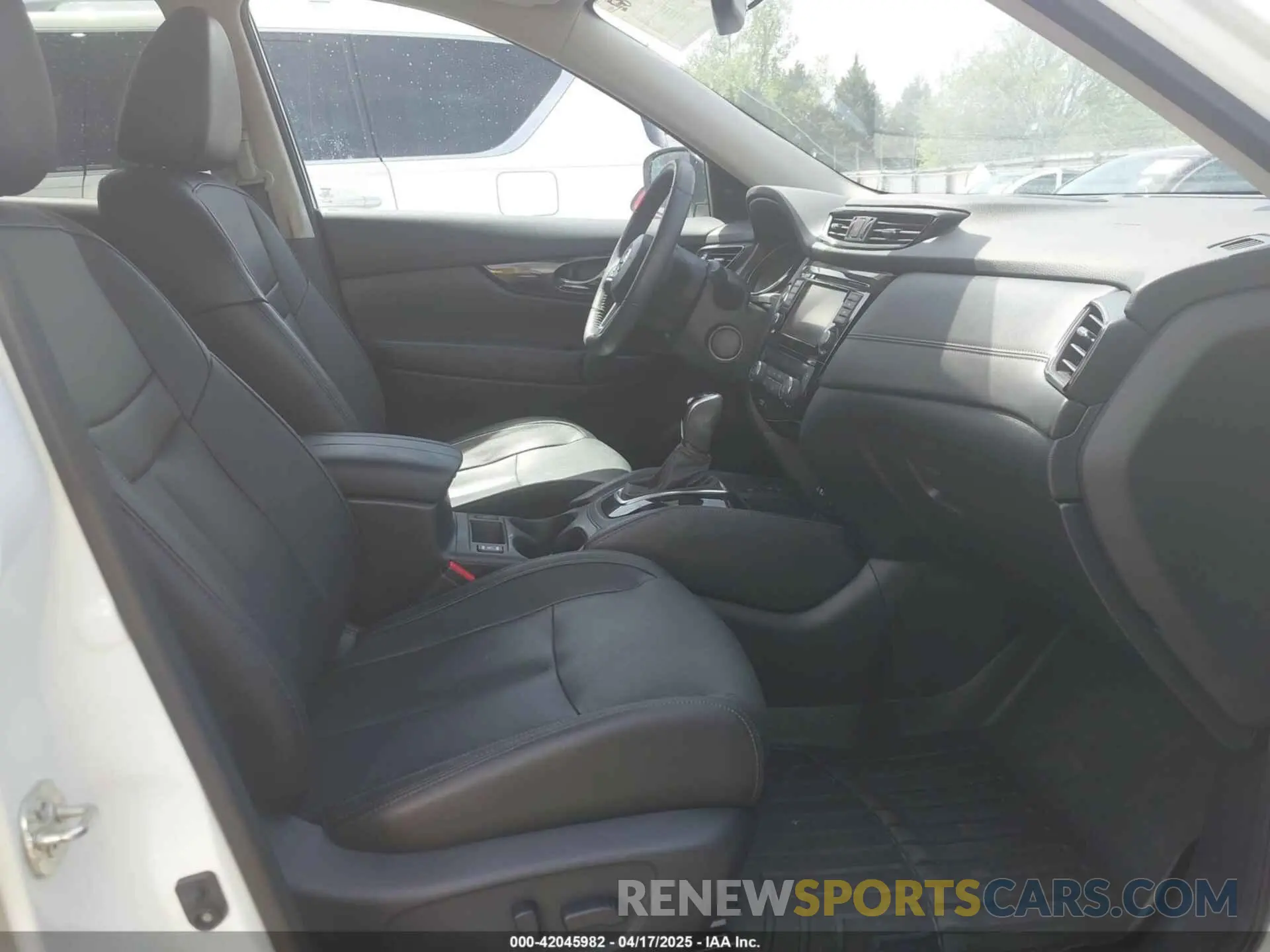5 Photograph of a damaged car 5N1AT2MT8KC805074 NISSAN ROGUE 2019